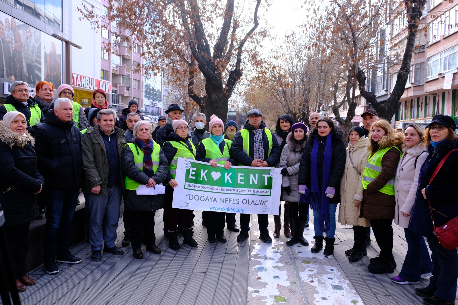 Odunpazarı Kent Konseyi Üyeleri Hamamyolu Caddesi’nde Sigara Izmariti Topladı (4)