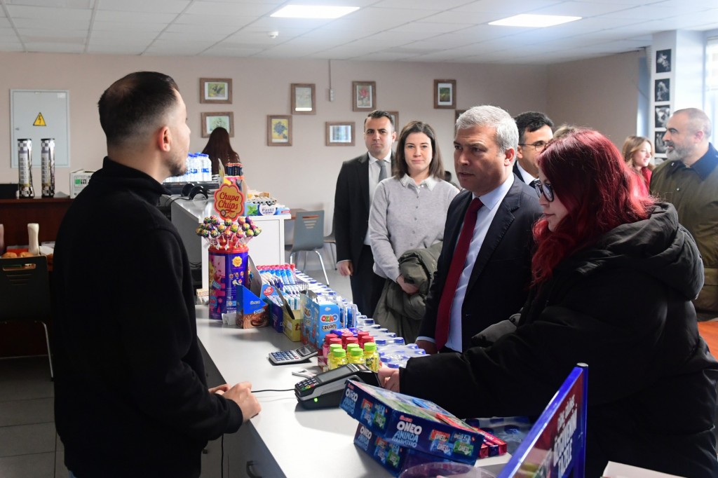 Rektör Adıgüzel, Sağlık Bilimleri Fakültesi'nde Öğrencilerle Buluştu (4)