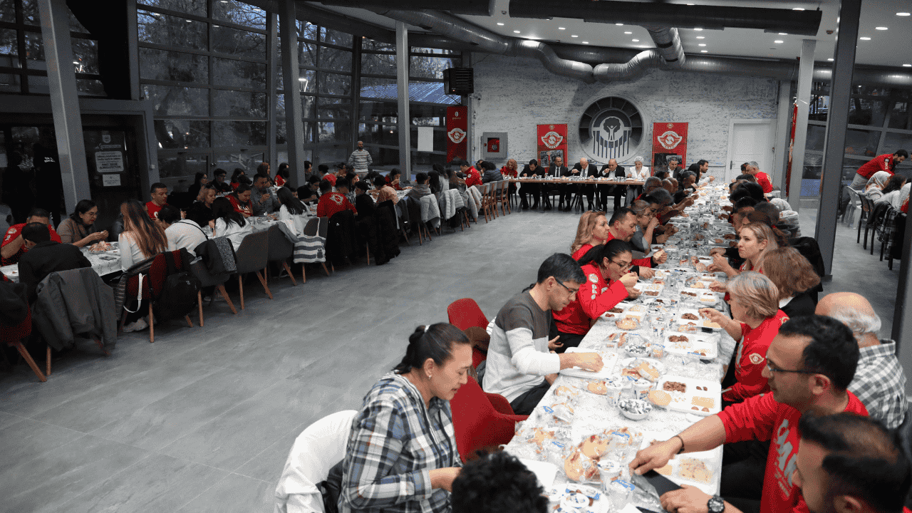 Başkan Kurt Obak Gönüllüleri Ile Iftar Programında Buluştu