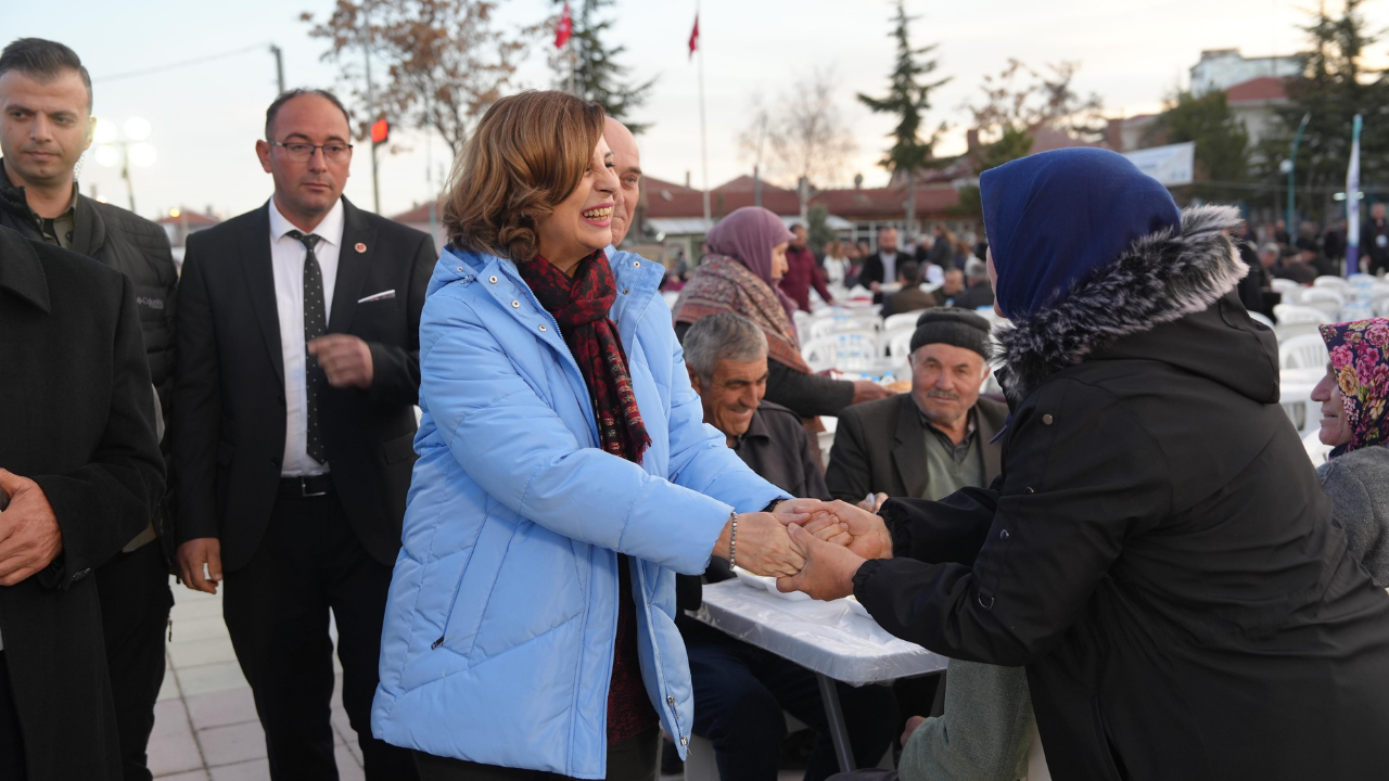 Başkan Ünlüce Han'da Vatandaşlarla Aynı Sofrada Buluştu (1)