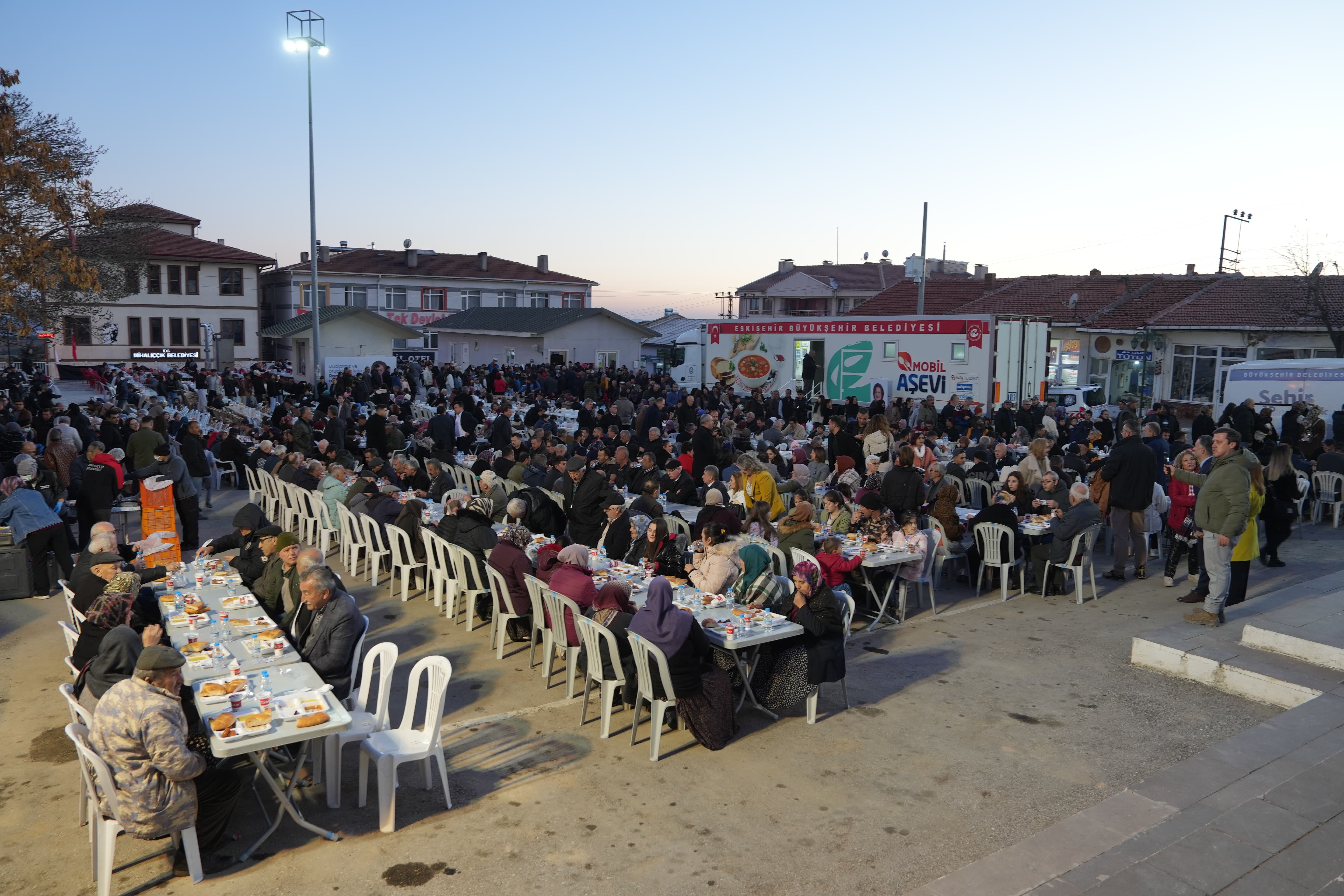 Büyükşehi̇rden Yunus'un Di̇yarinda İftar Sofrasi (2)