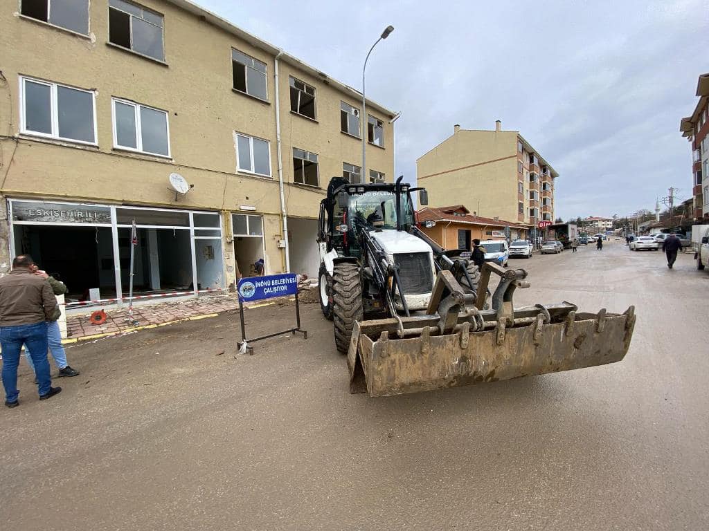 İnönü Belediyesi Bakım Ve Düzenleme Çalışmalarını Sürdürüyor (1)