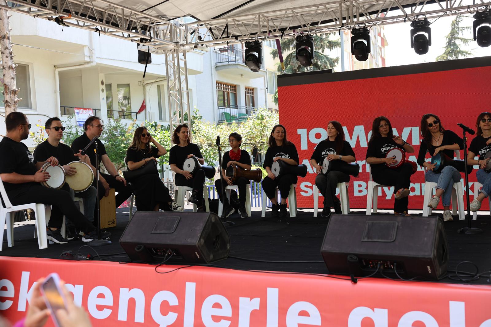 19 Mayis Coşkusu Sokak Şenli̇ği̇yle Taçlandi (23)