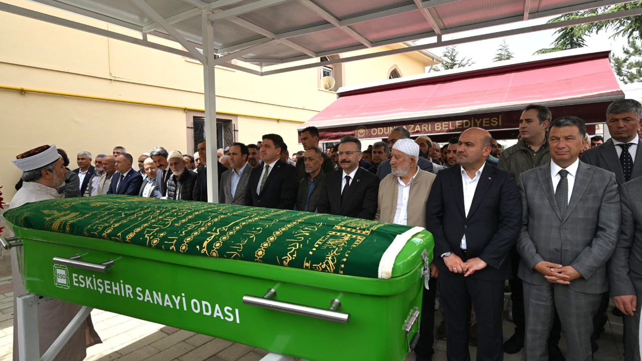 Ak Parti Eskişehir İl Başkanı Gürhan Albayrak'ın Amcası Son Yolculuğuna Uğurlandı-1