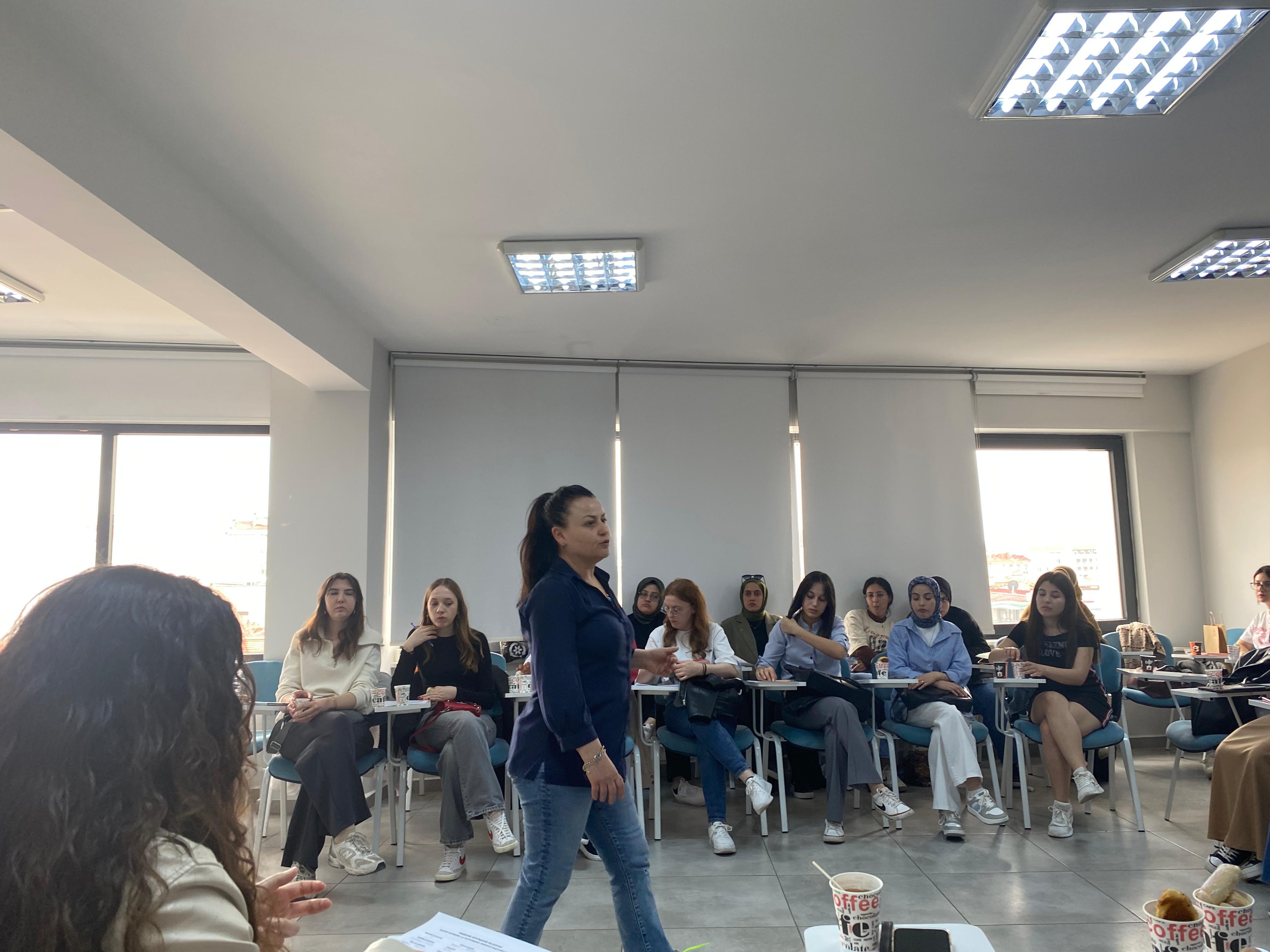 Büyükşehi̇r Kadinlara Güç Veri̇yor (6)