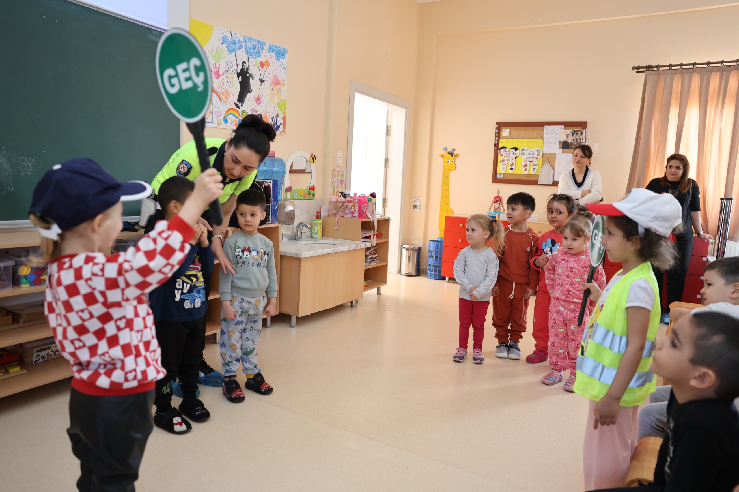 Es Çocuk Evi̇’ni̇n Mi̇ni̇kleri̇ Trafi̇k Dedekti̇fi̇ Oldu (2)