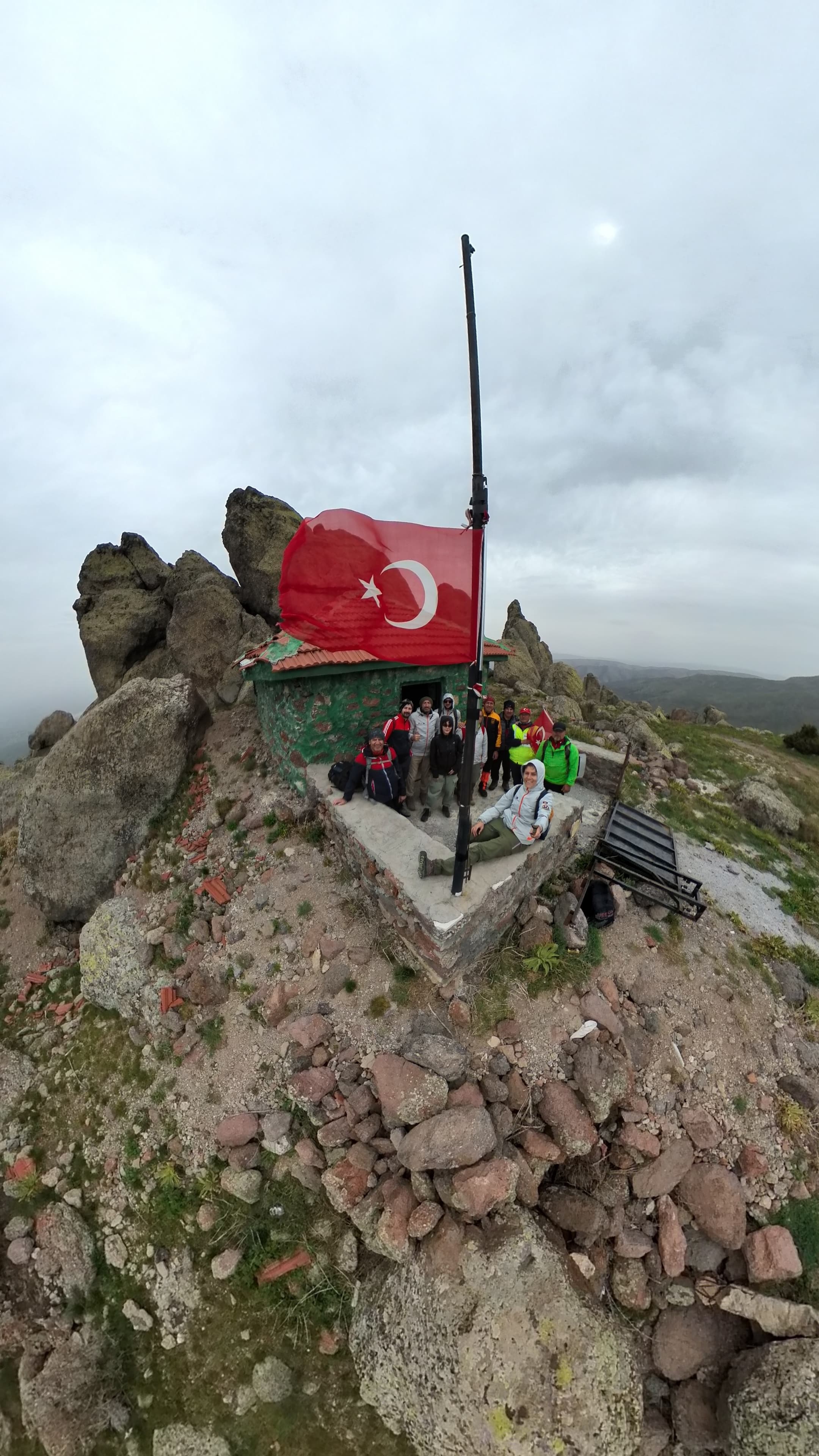 Eskişehir Doğa Aktiviteleri Grubu, Emir Dağları’nda Unutulmuş Bir Cenneti Keşfetti (4)