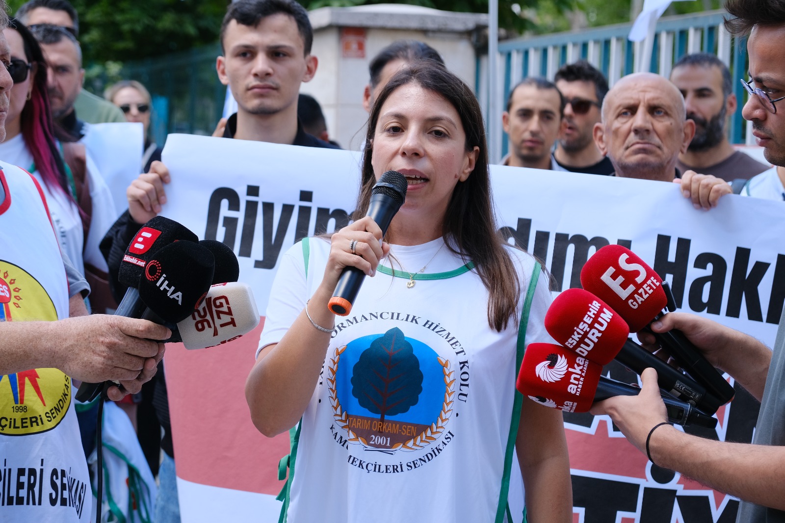 Eskişehir’de Dsi̇ Önünde Açıklama “Giyim Yardımı Ödemeleri Memur Sen’den Tahsil Edilsin” (3)