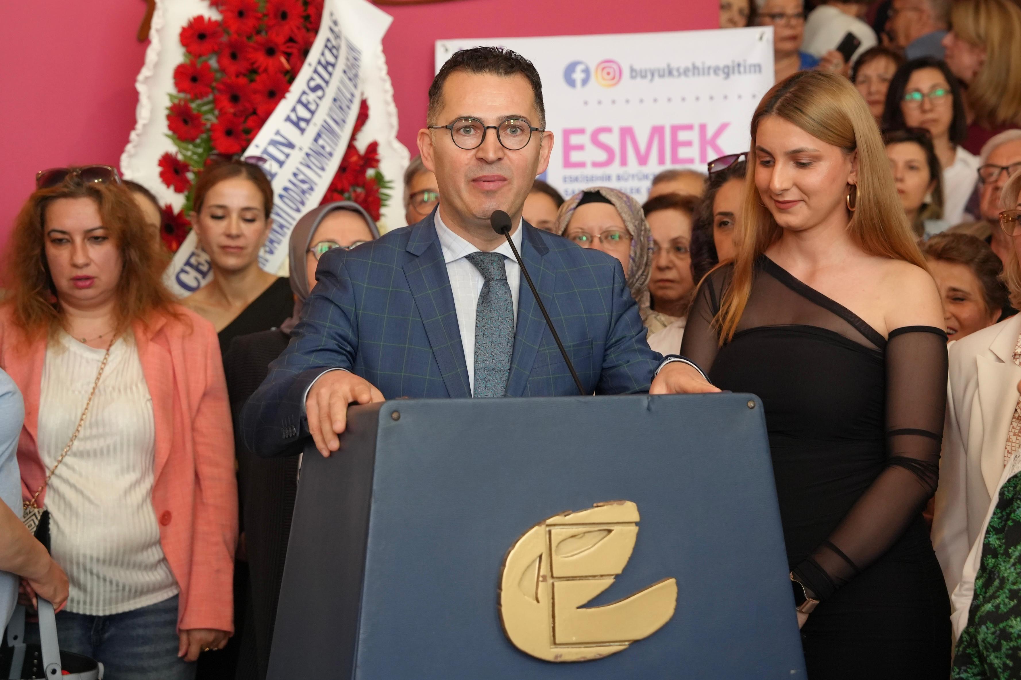 Esmek Yansimalar Sergi̇si̇ “Bendeki̇ Mavi̇” Temasiyla Açildi (5)