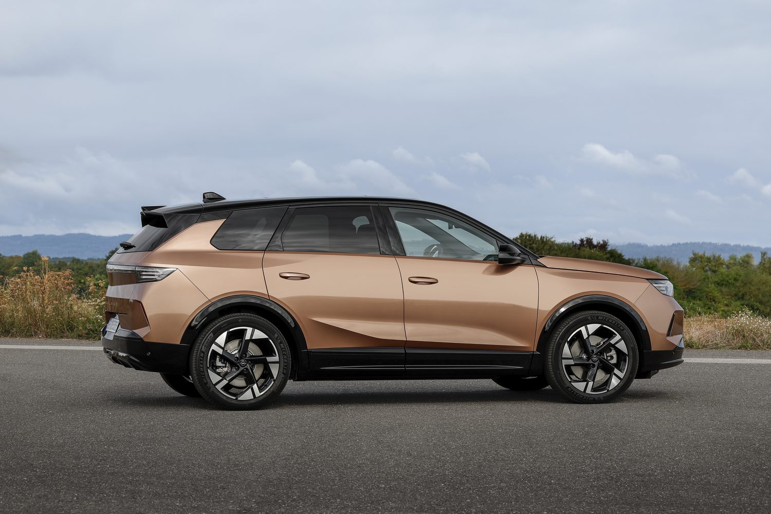 Opel Grandland Electric Gold 2025 010