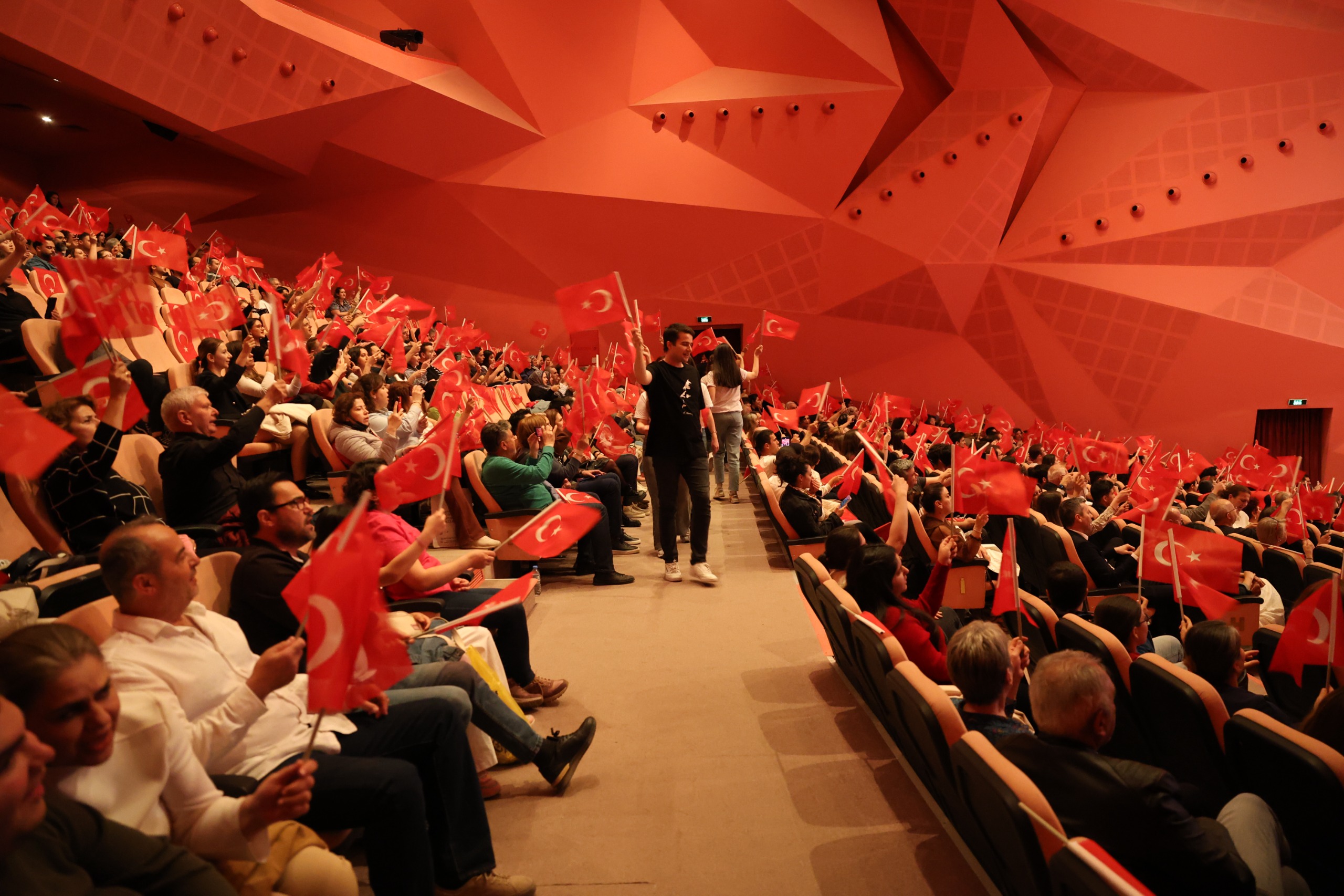 Senfoni̇ Orkestrasi’ndan Coşkulu 19 Mayis Konseri̇ (6)