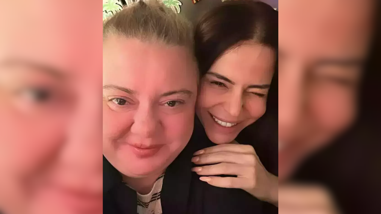 Ünlü Şarkıcı Simge Sağın Aldığı Acı Haberle Yıkıldı!