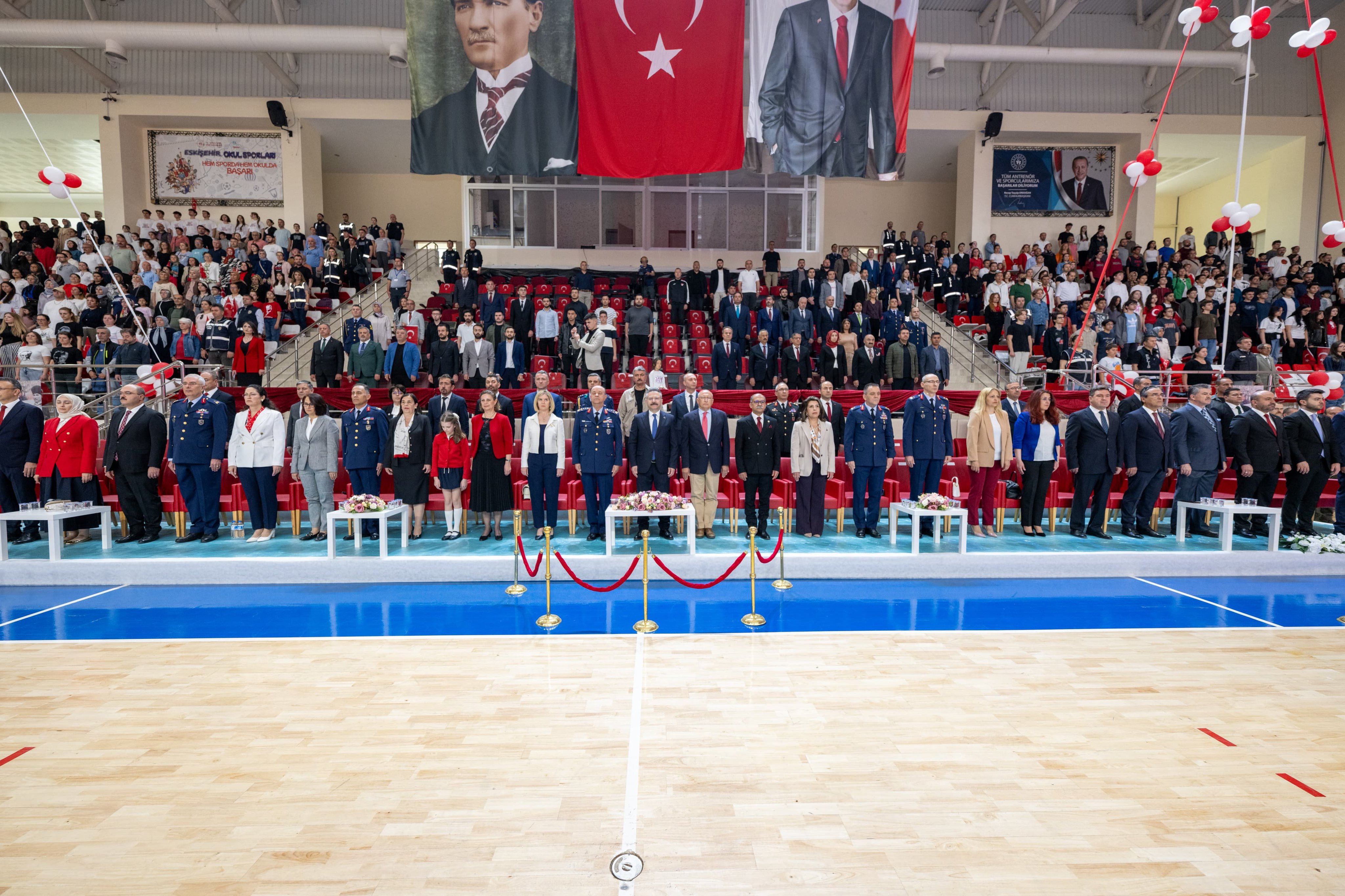 Vali Aksoy, Gençlerle Bayramı Kutladı (3)