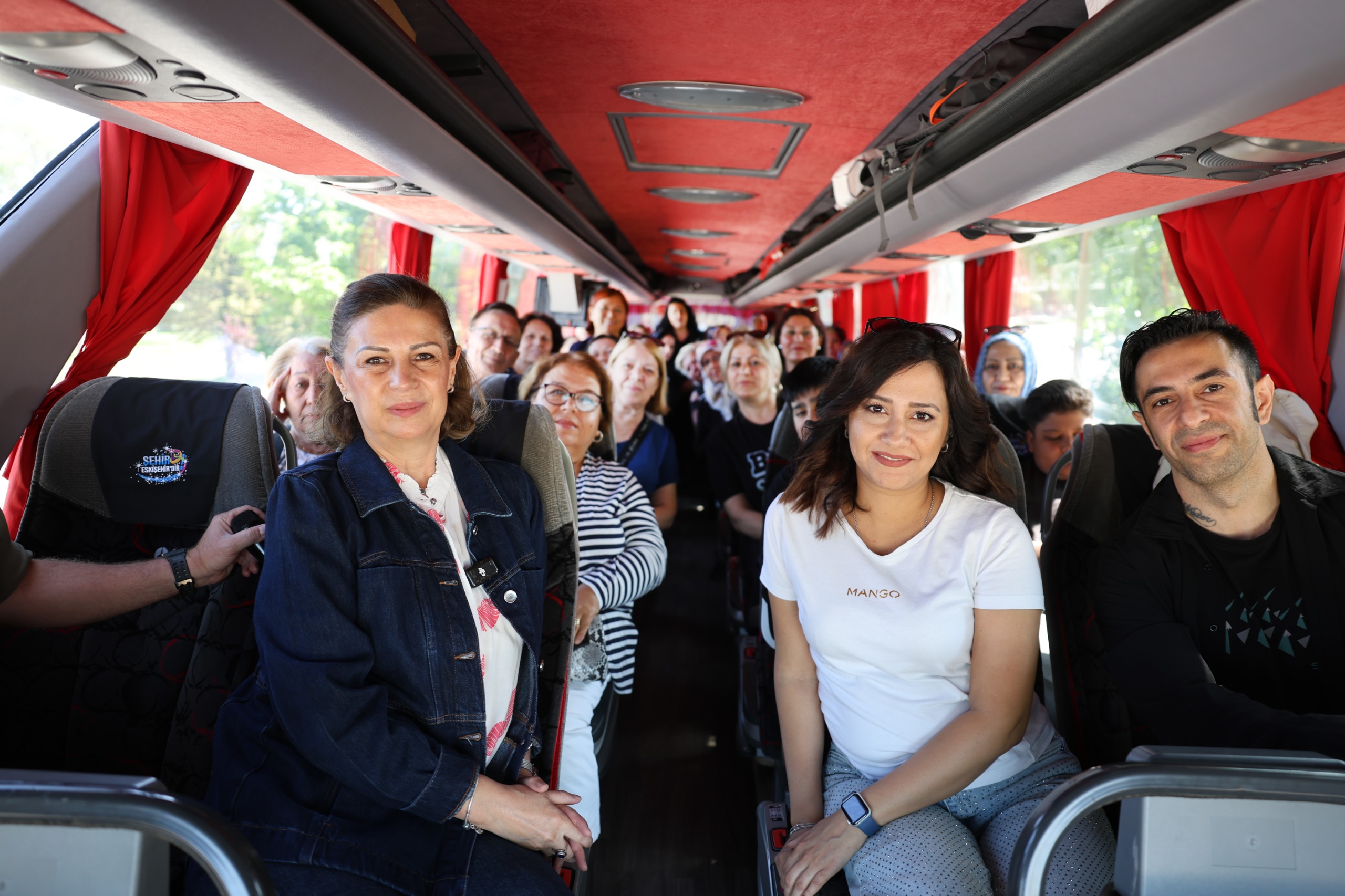 Başkan Ünlüce Kadinlari Fri̇g Vadi̇si̇'ne Uğurladi (2)