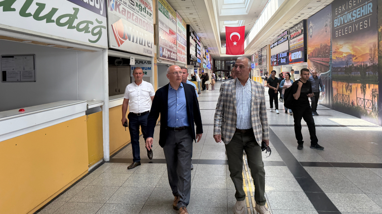 Chp'li Çakırözer, Bayram Öncesi Otogarda Vatandaşın Derdini Dinledi (2)