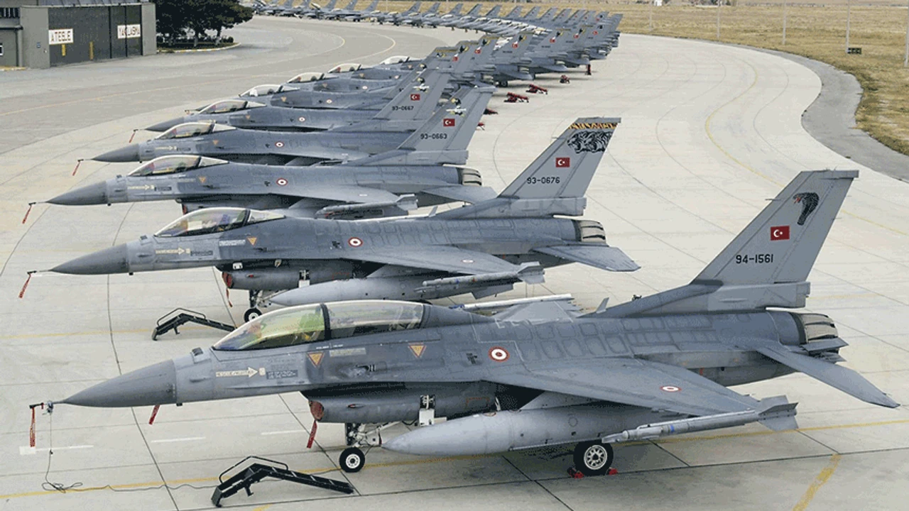 Eskisehirde Jetler 113Uncu Yil Icin Ucacak
