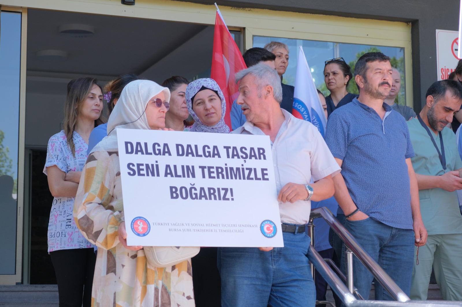 Esogü Tıp Fakültesi Işçilerinden Oturma Eylemi “Masa Susarsa Meydanlar Konuşur” (3)