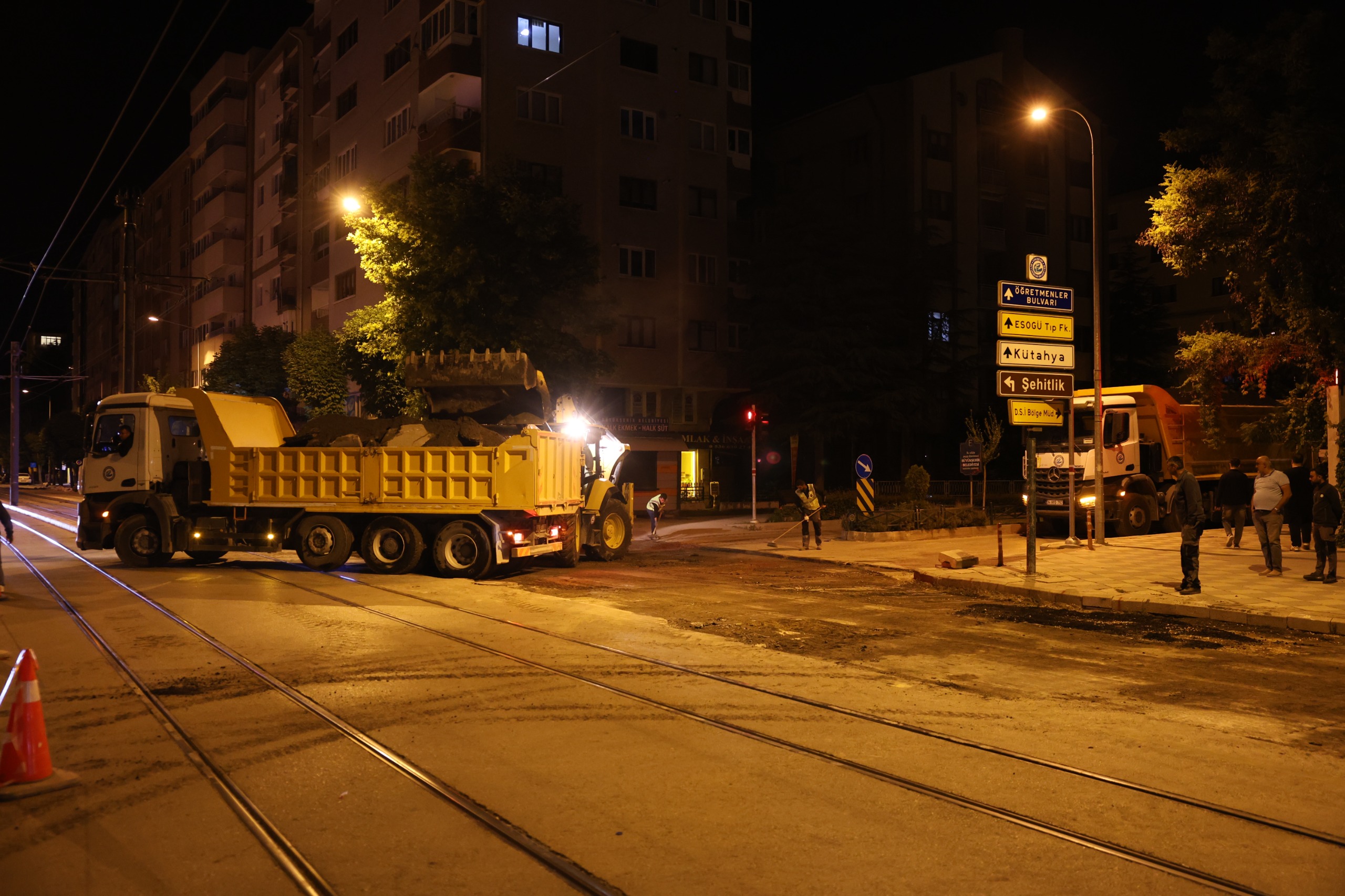 Öğretmenler Bulvari’nda Gece Mesai̇si̇ (2)