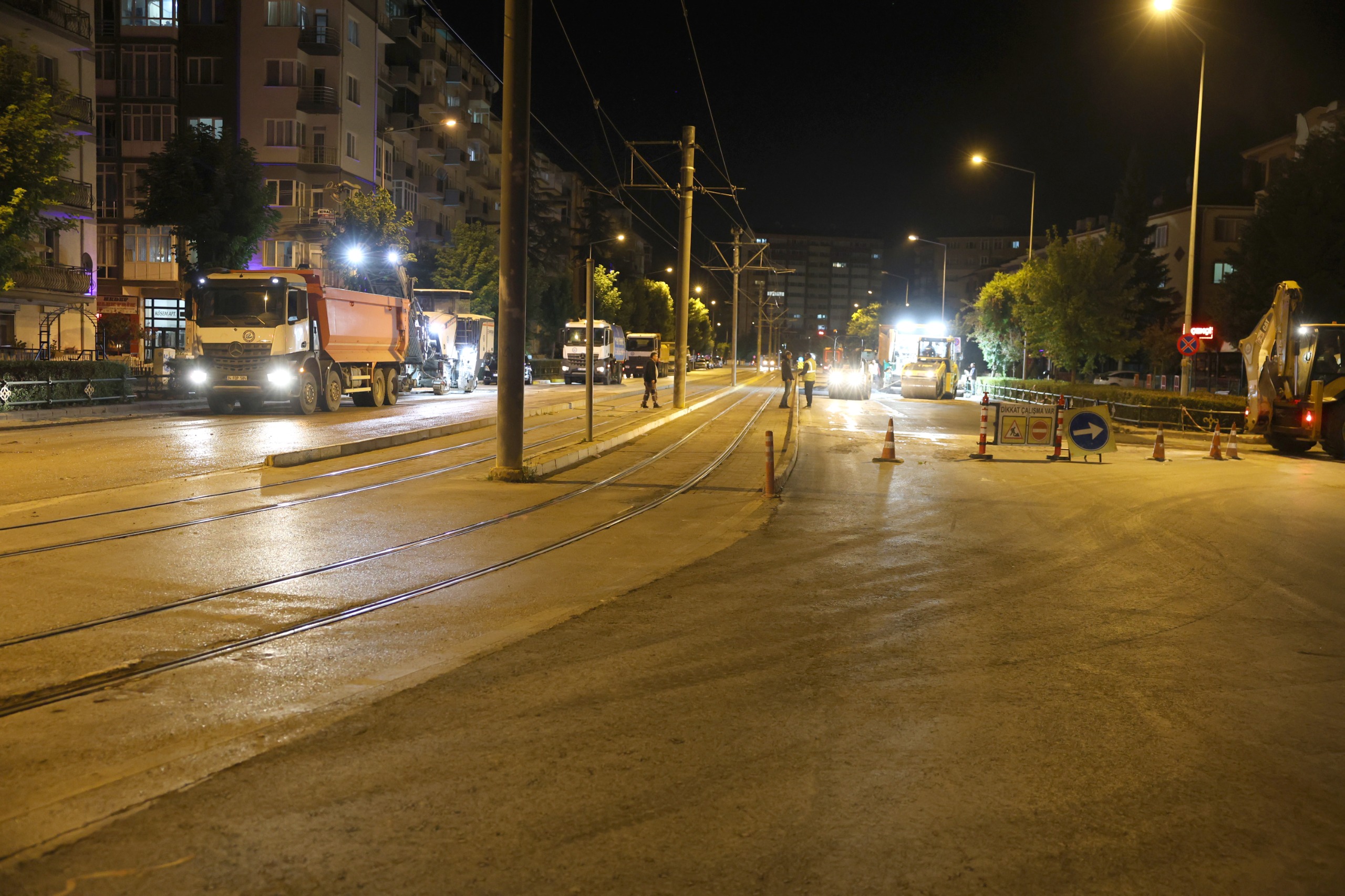 Şehi̇r Uyurken Yollar Yeni̇leni̇yor (4)