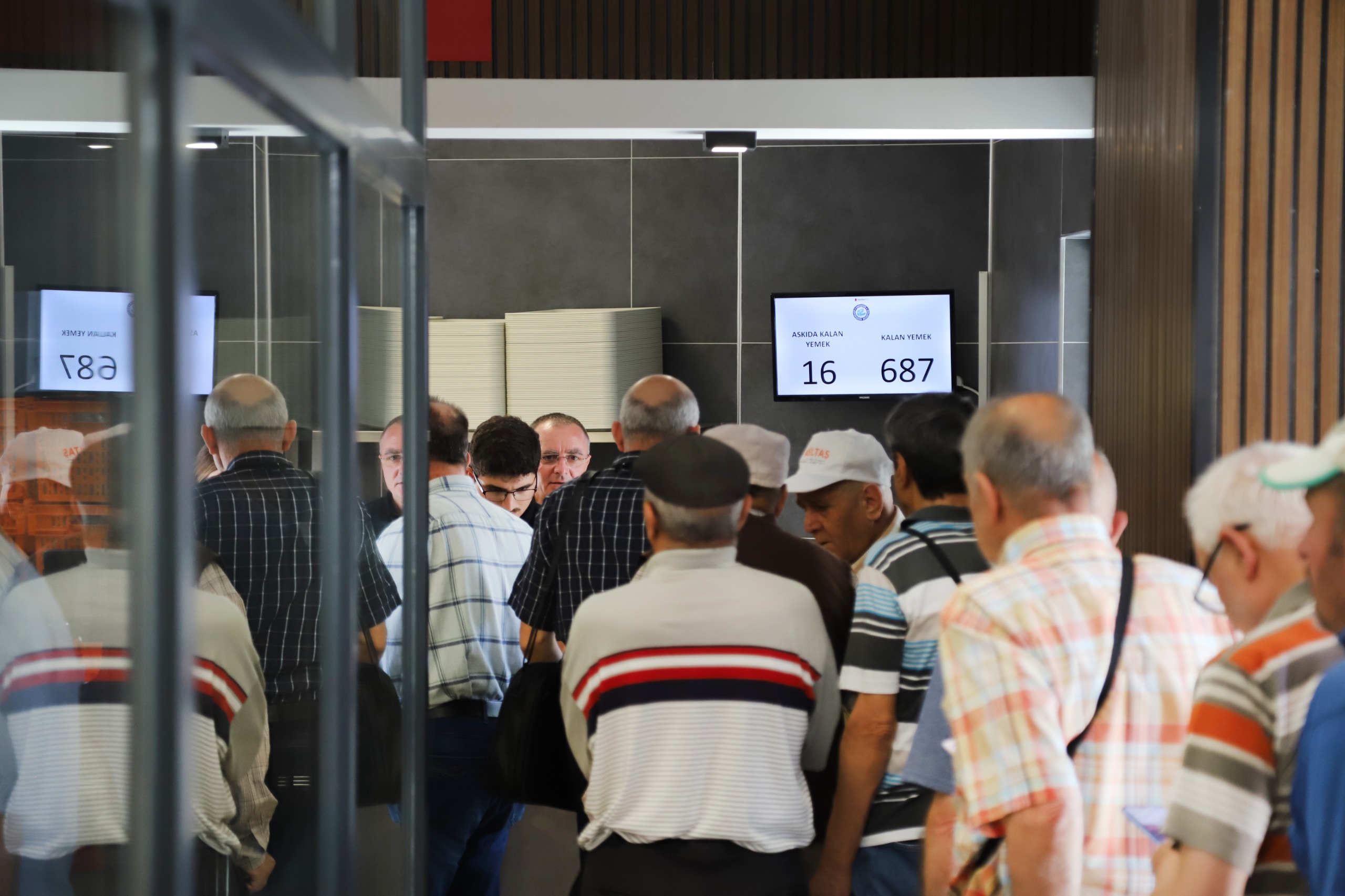Yeni̇ Yeri̇nde Hi̇zmete Başlayan Kent Lokantasinda Da Vatandaşin Yüzü Gülüyor (6)