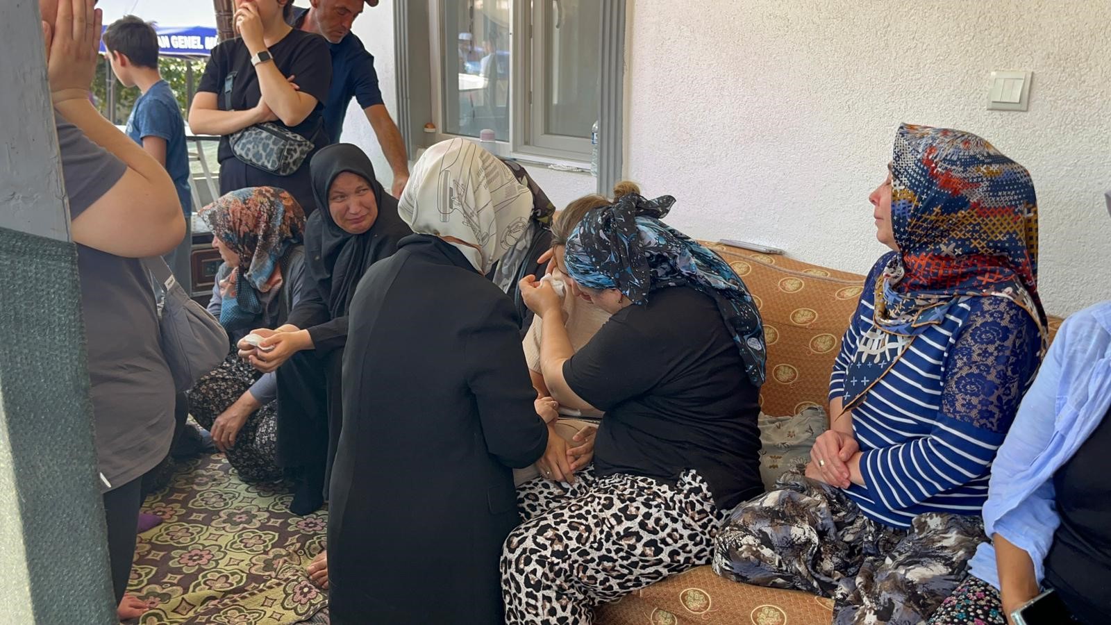 Bakan Yardımcısı Eskişehir'de Acılı Şehit Ailesini Ziyaret Etti (3)