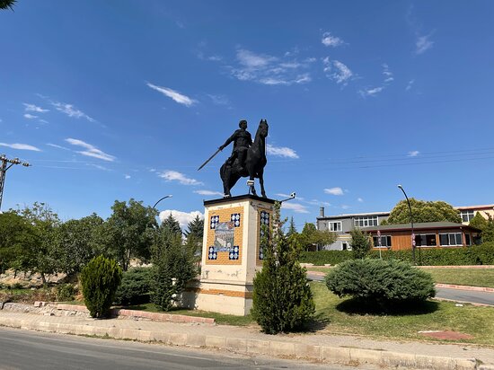 Battalgazi Heykeli