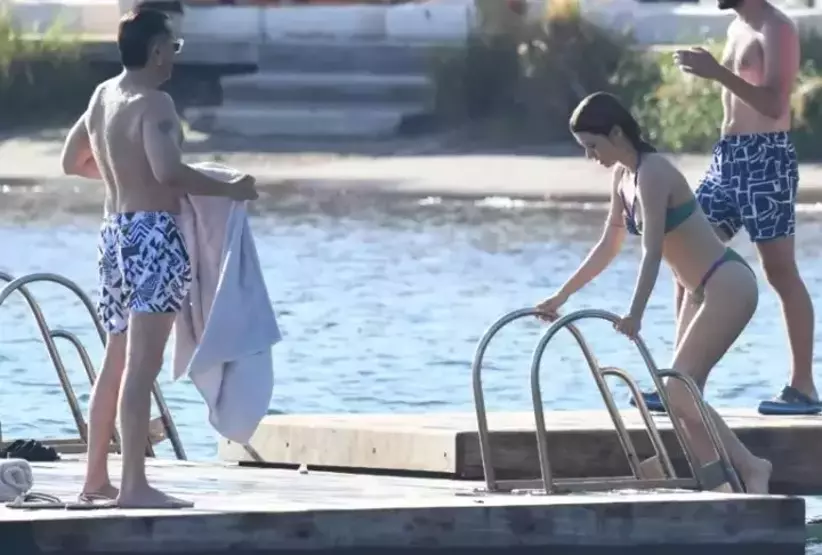 Beren Saat Ve Kenan Doğulu Çifti Tatilin Keyfini Çıkardı (2)