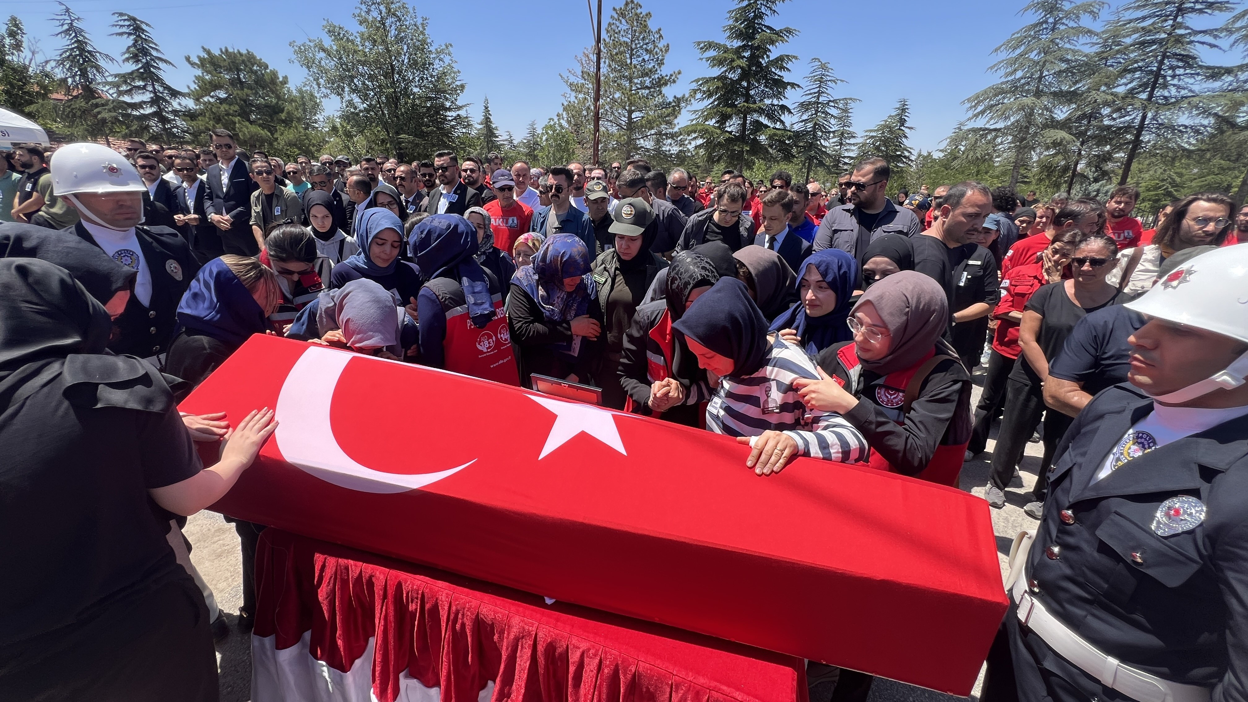 Eskişehir'de Şehit Düşen Akut Gönüllüsü Son Yolculuğuna Uğurlandı (1)