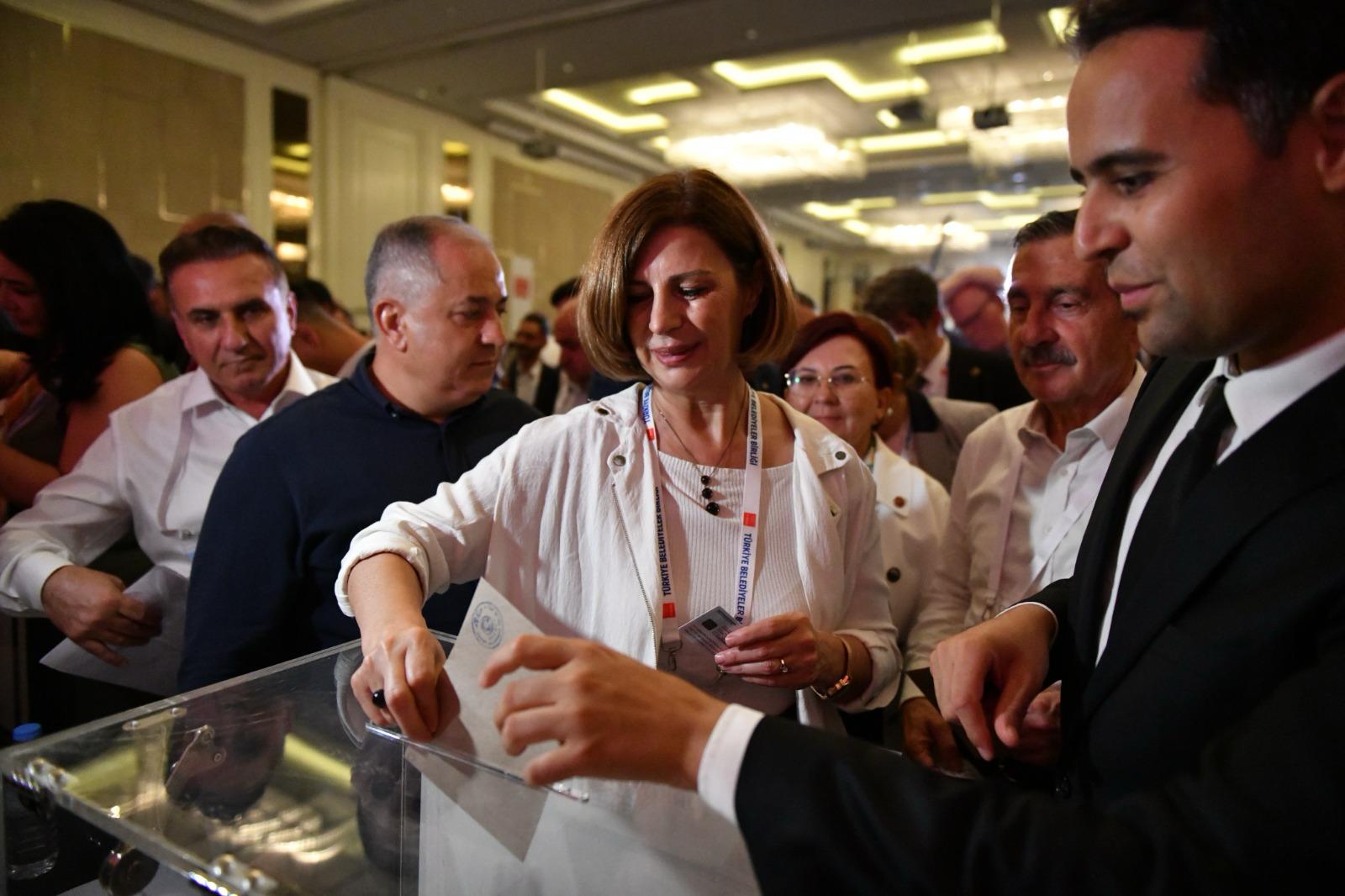 “Halkin İradesi̇ne Sahi̇p Çikmaya Devam Edeceği̇z” (1)
