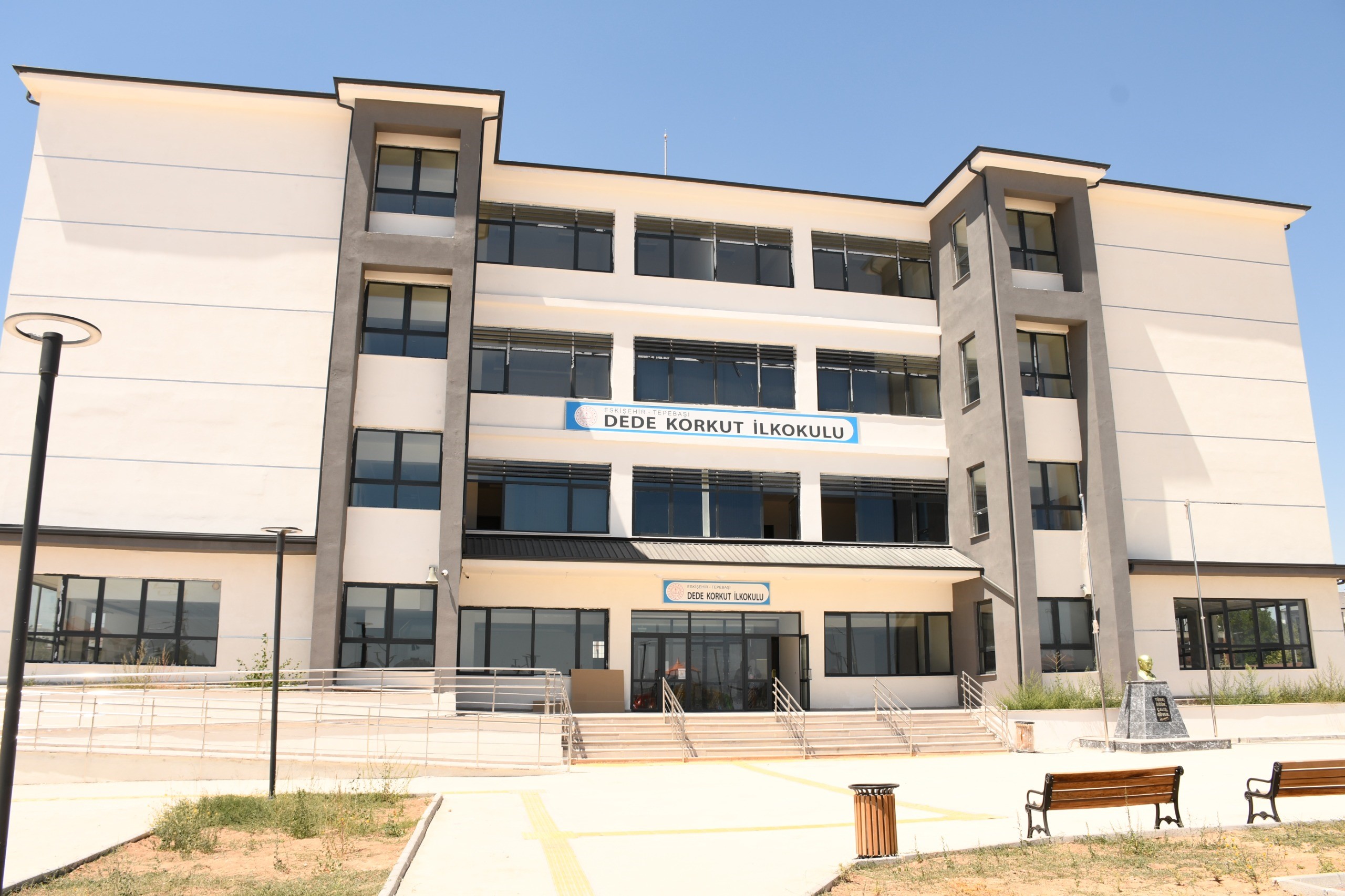 İl Milli Eğitim Müdürü Aydın, Yeni Okulu Yerinde Inceledi (3)