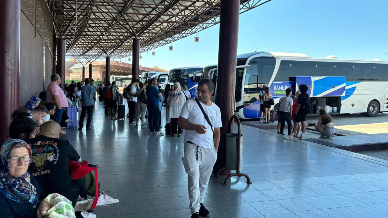 Okullar açılmadan Eskişehir'e dönüş başladı! En ucuz bilet 200 TL