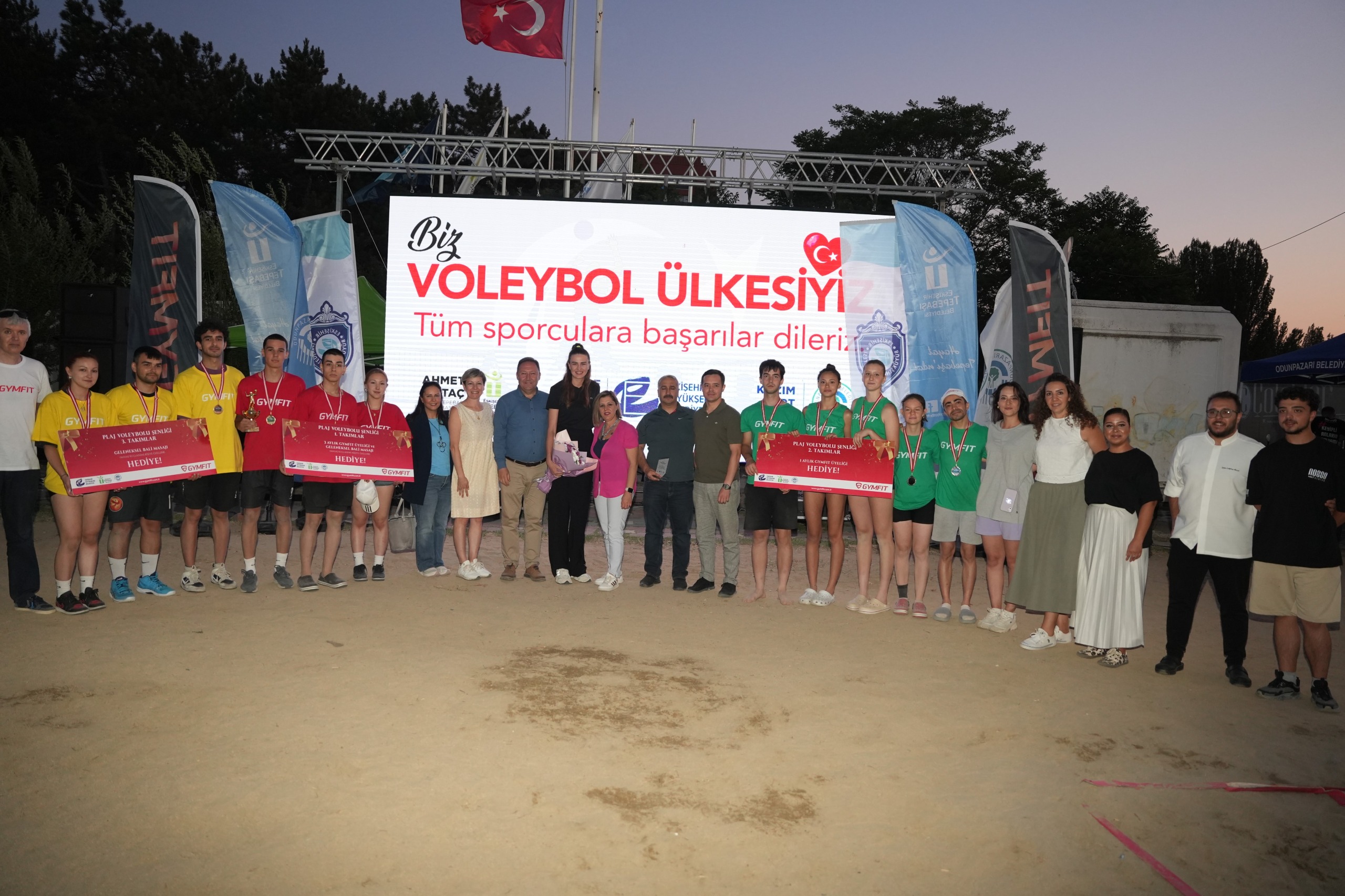 Plaj Voleybolu Şenli̇ği̇ Görkemli̇ Kupa Töreni̇yle Sona Erdi̇ (1)