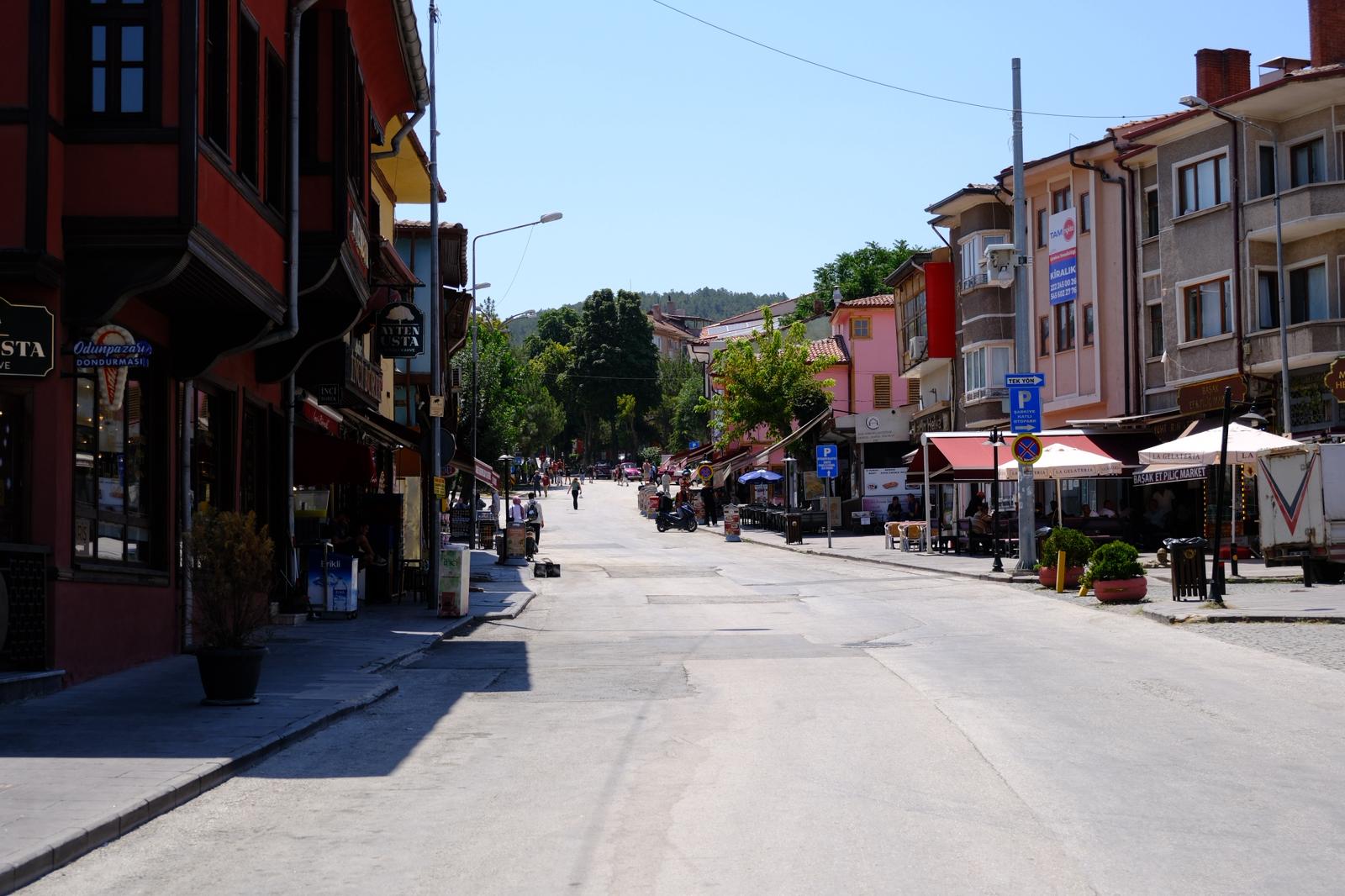 Tarihi Odunpazarı Bölgesi Esnafı Sıcak Havadan Dertli “Eskisi Kadar Gezen Yok” (3)