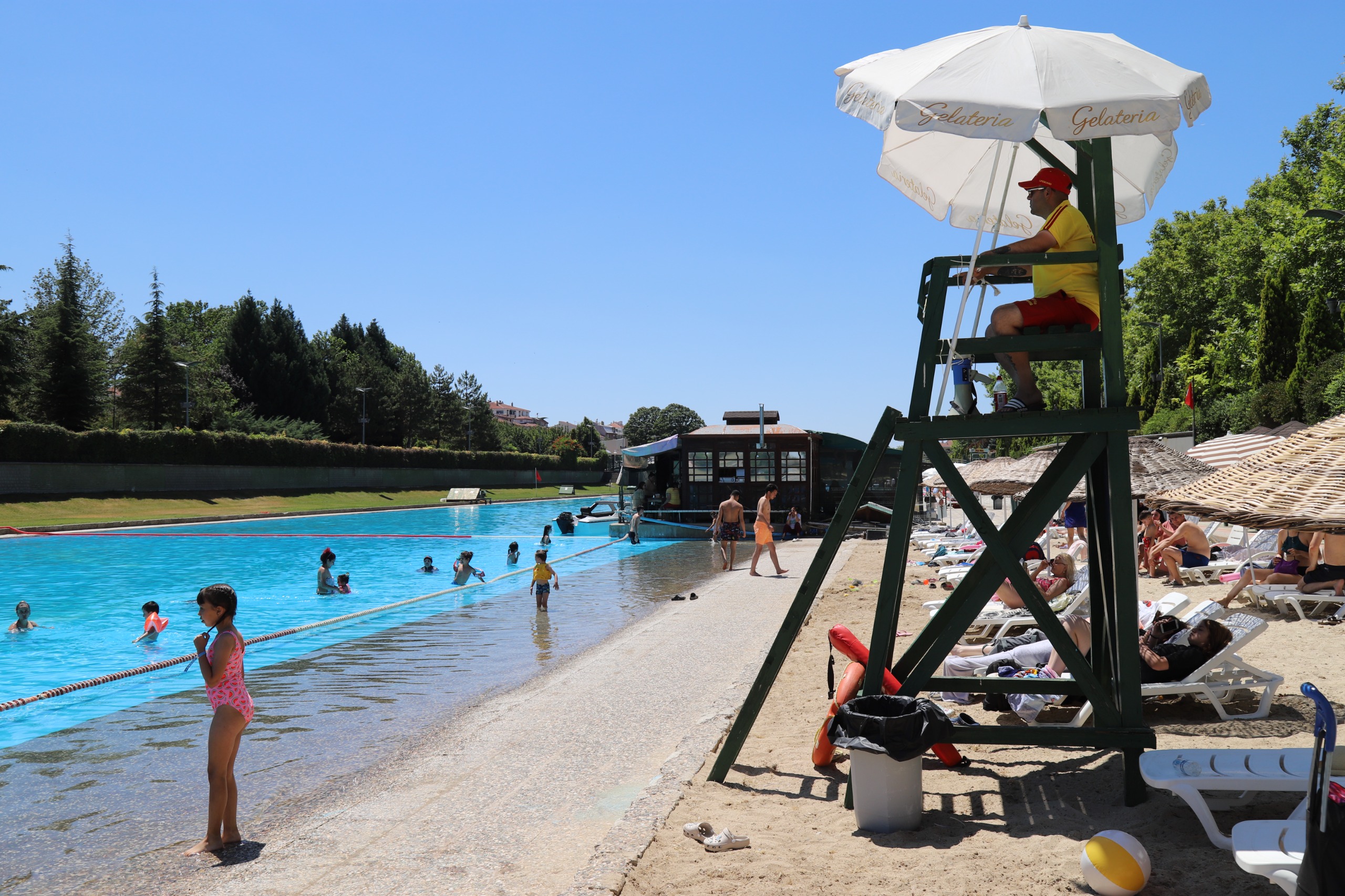 Yapay Plaj Ve Oli̇mpi̇k Havuz Sezonu Açti (7)