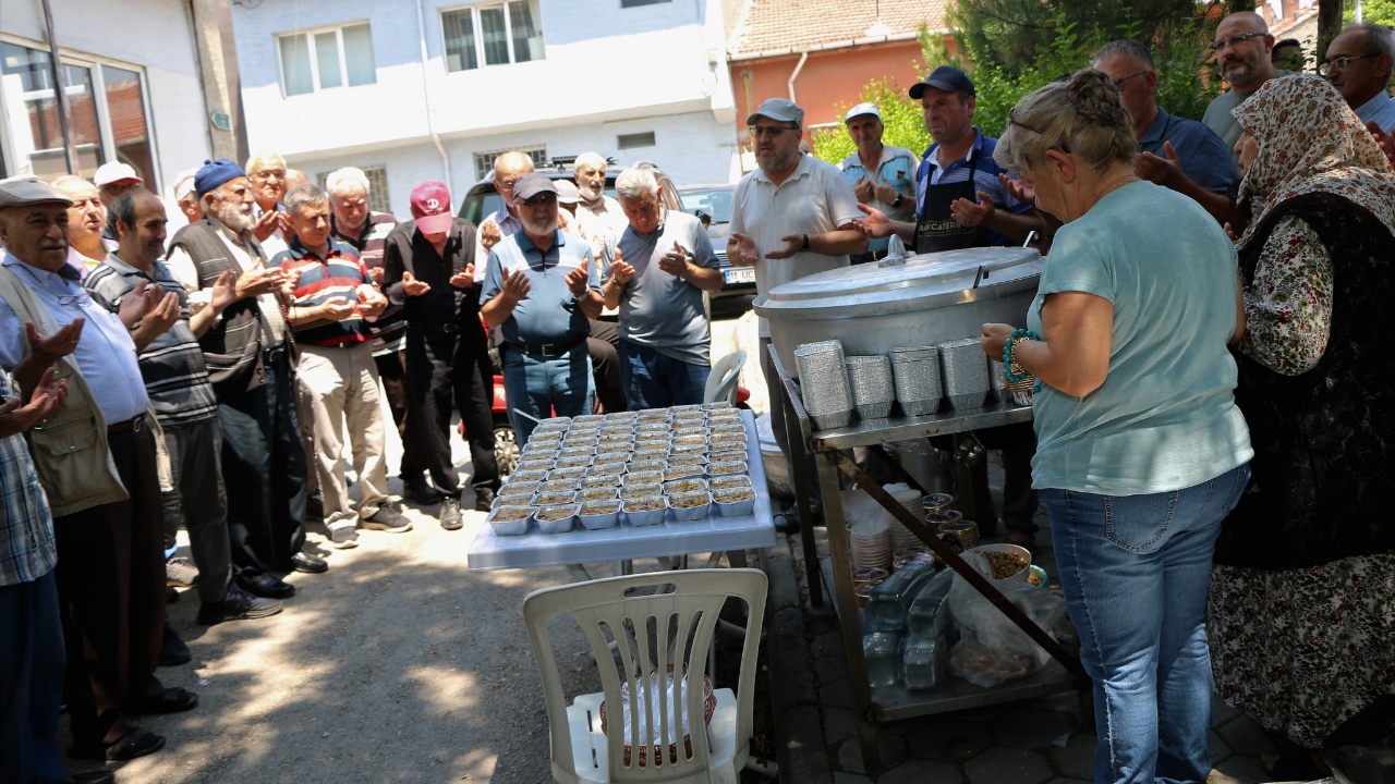 Yeşiltepe'de 10 Yıllık Aşure Geleneği Bir Kez Daha Yaşatıldı (1)