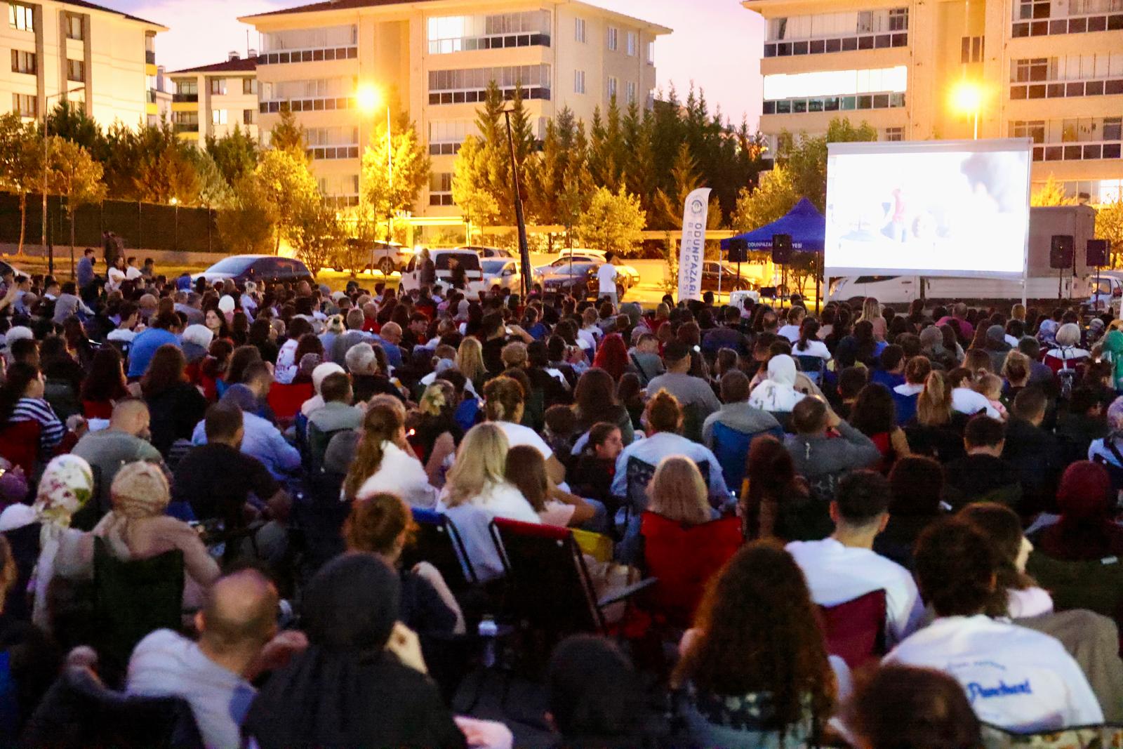 Açık Hava Film Günleri’nde Nostalji Ve Keyif Dolu Hafta (2)