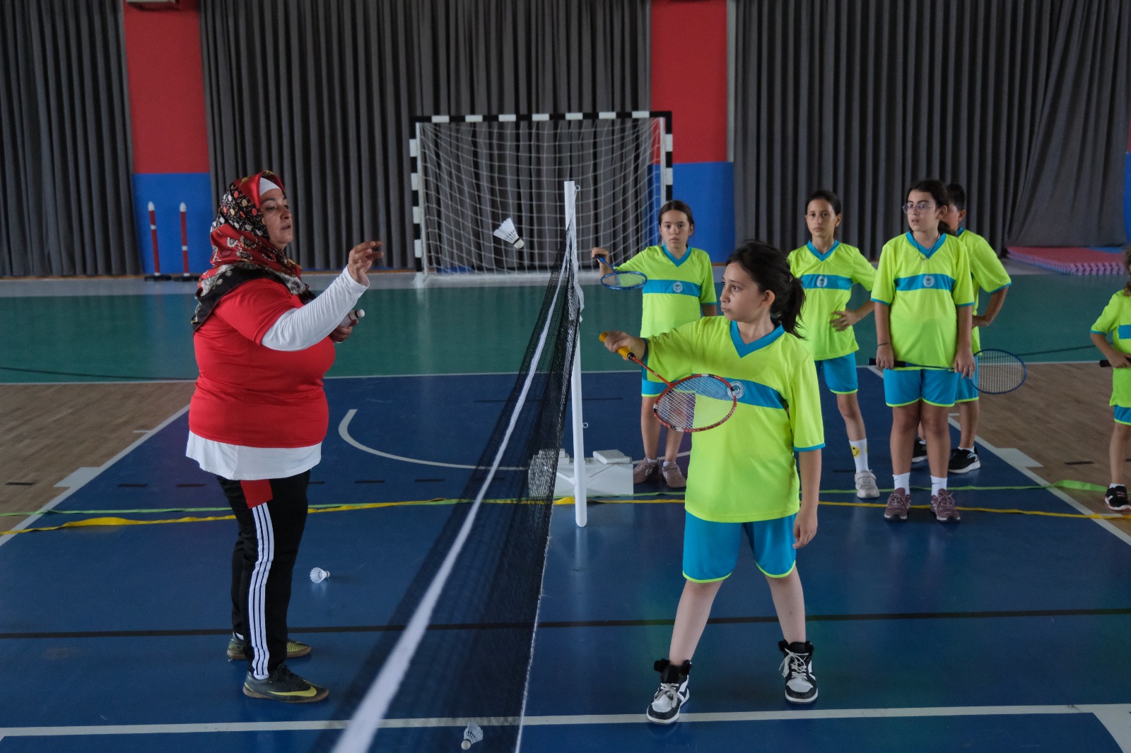 Badminton Okulu’nda Minikler Hem Öğreniyor Hem Eğleniyor (14)