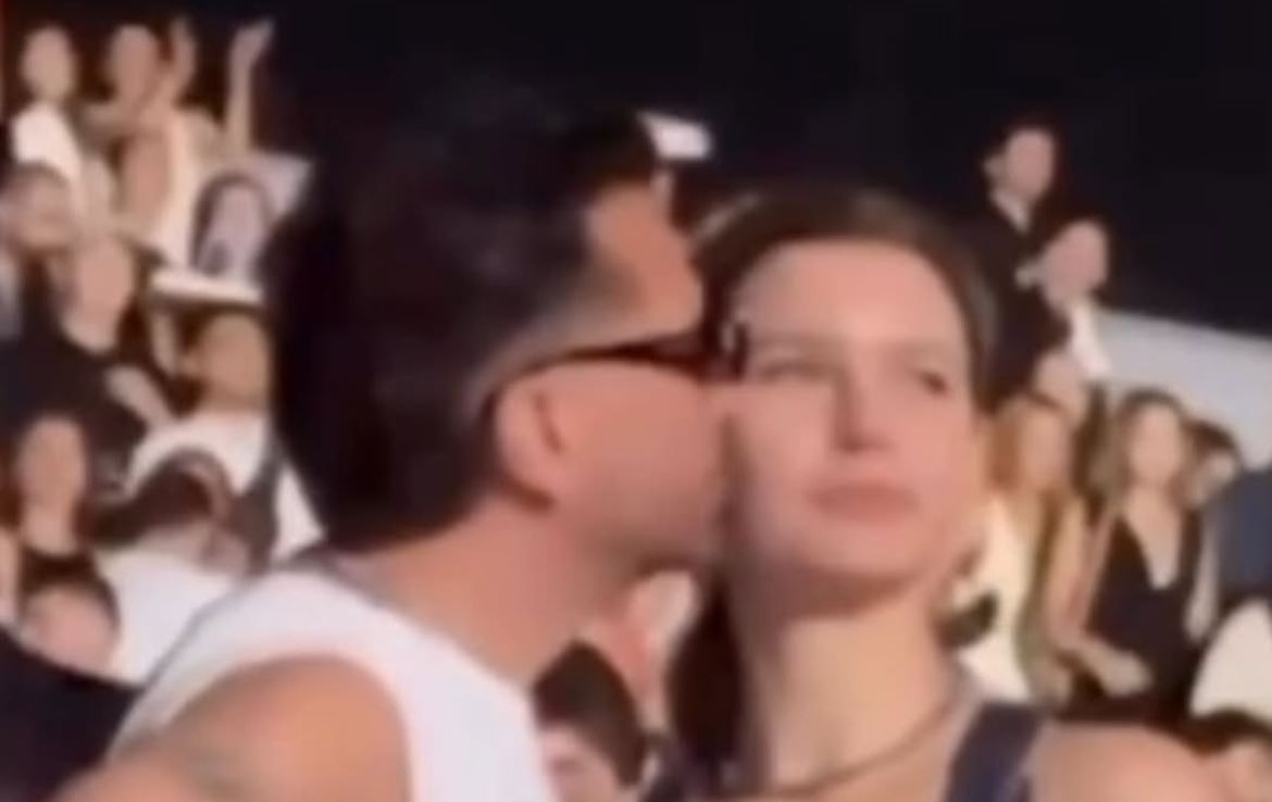 Beren Saat Ve Kenan Doğulu Birbirlerini Öpmeye Doyamadı! O Anlar Kameralara Yansıdı (2)