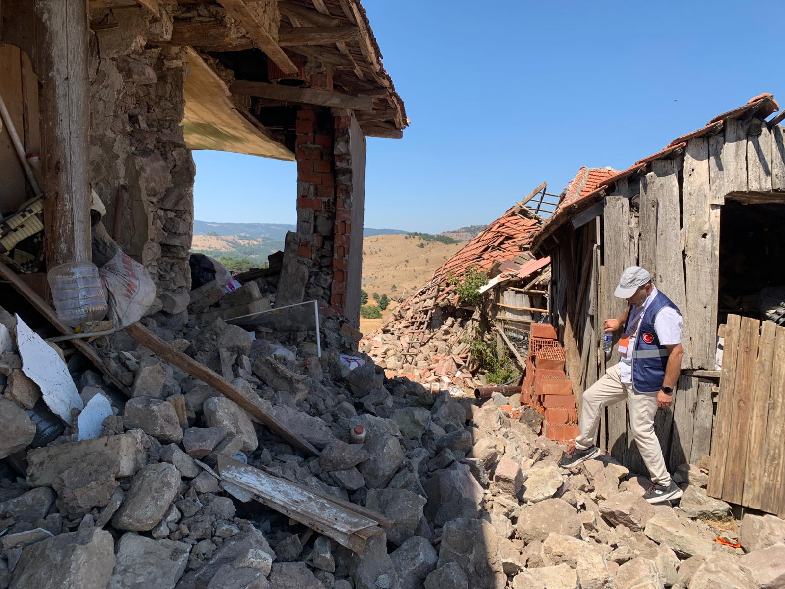 Büyükşehi̇rden Hasar Tespi̇ti̇ne Destek (4)