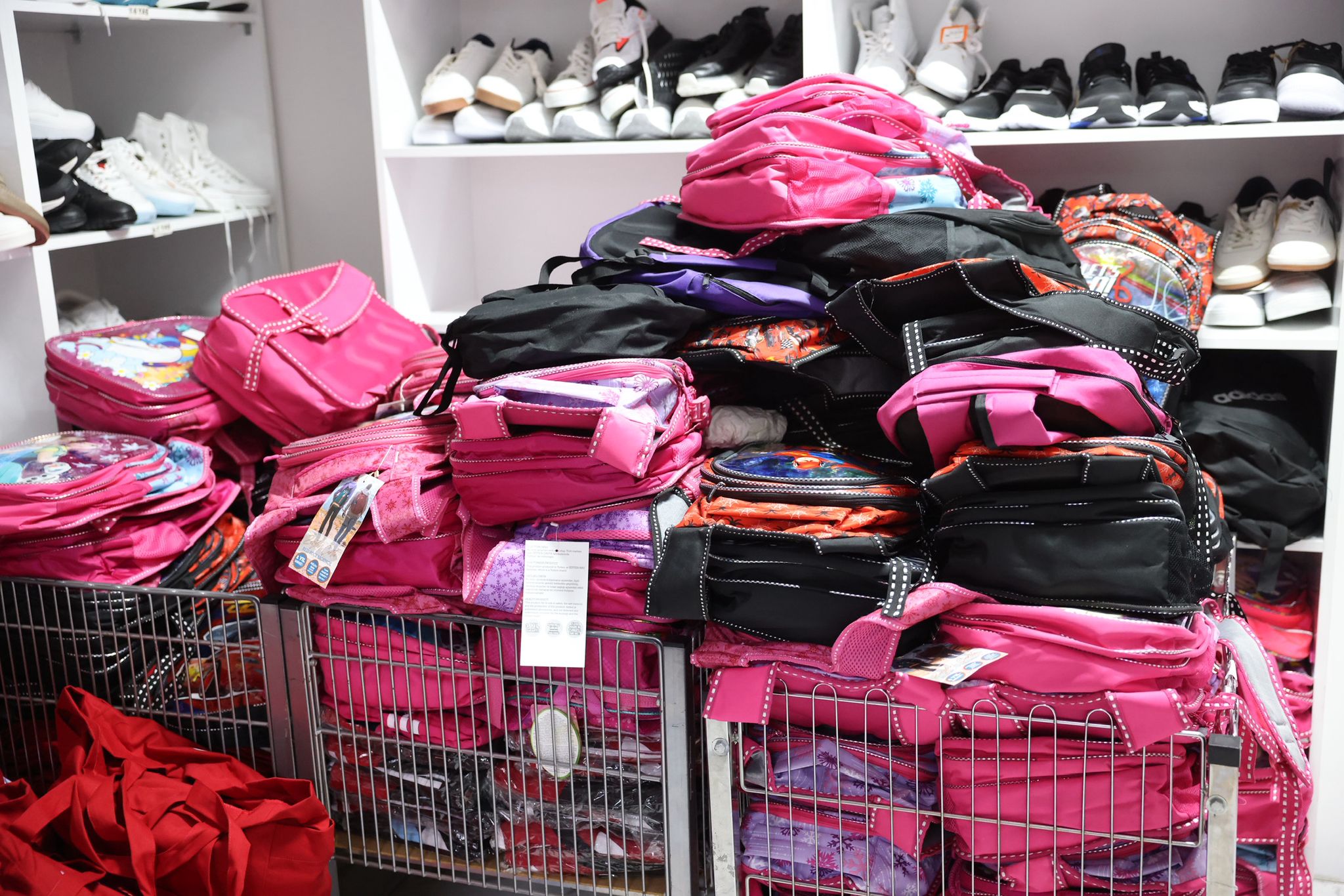 Halk Market Yüzlerce Çocuğun Ve Ailenin Yüzünü Güldürdü (6)