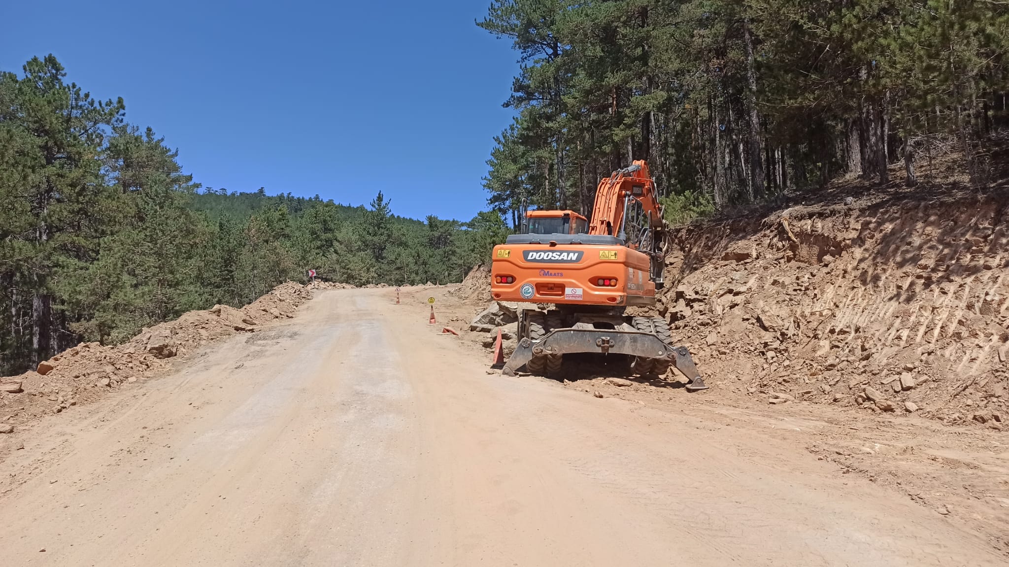Kirsalda Ulaşim Rahatliyor Mi̇haliççik’ta Yol Çalişmasi (5)