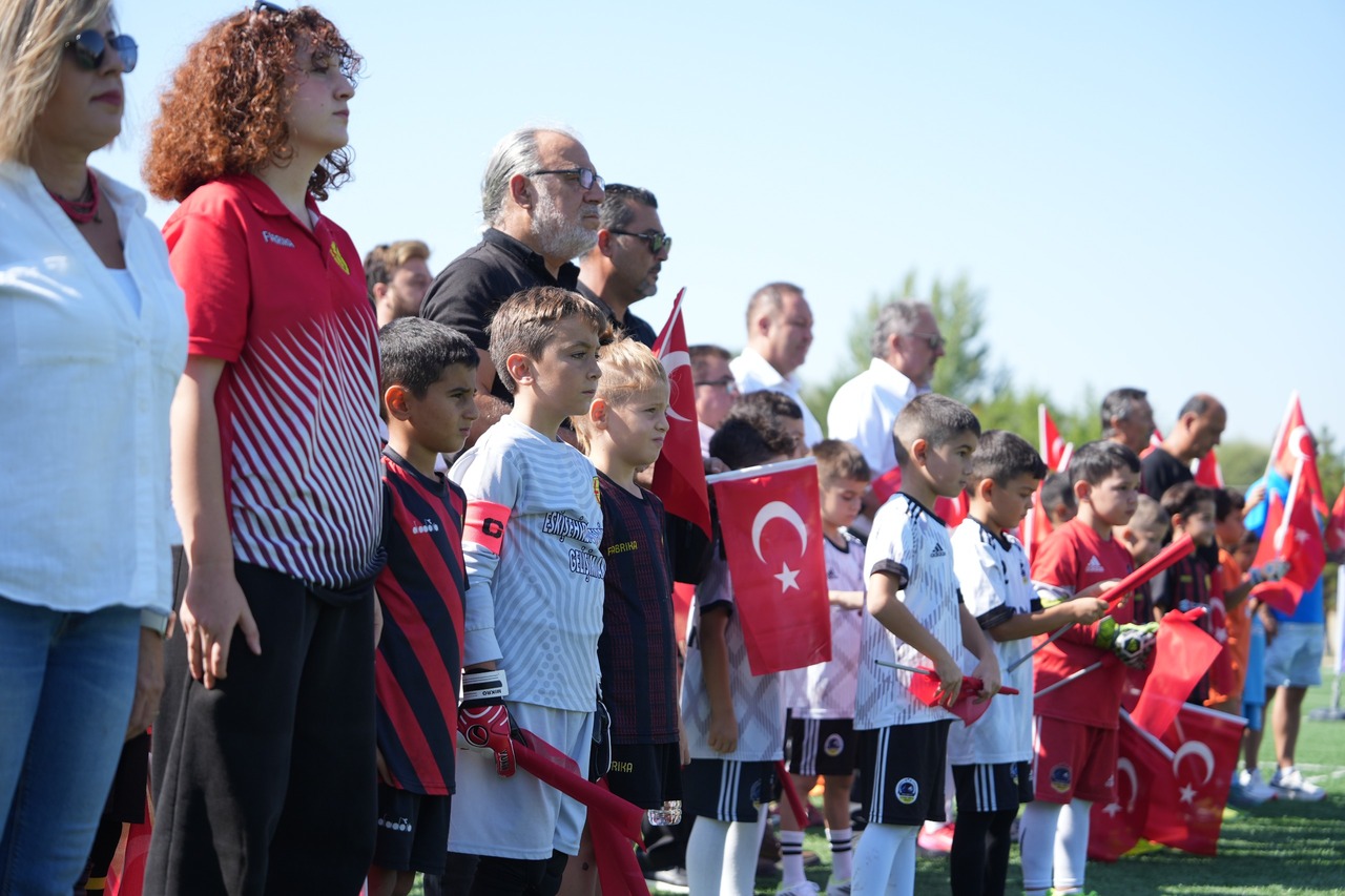 Mi̇ni̇ Mi̇ni̇kler Futbol Şenli̇ği̇ Sta (1)