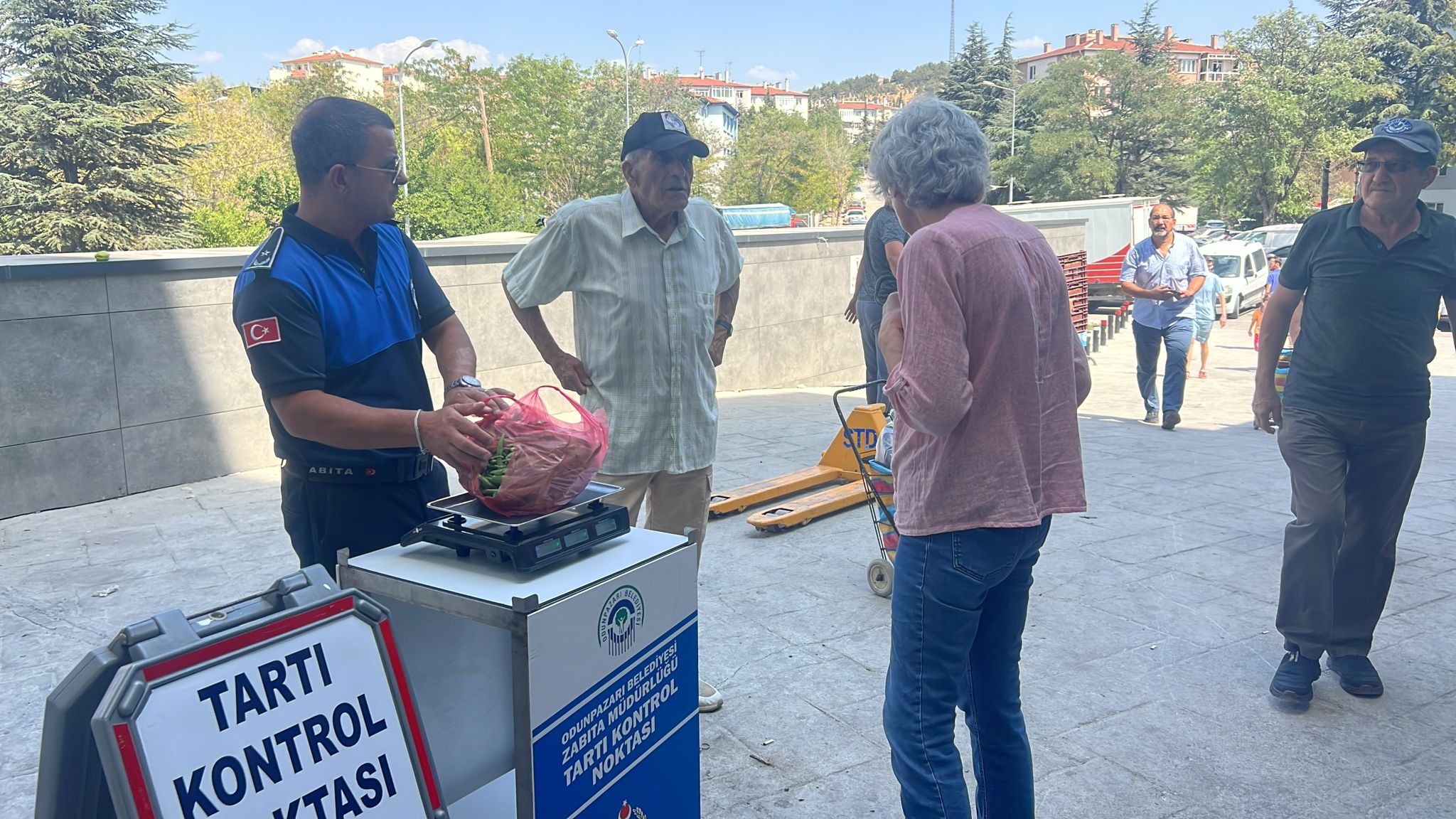 Odunpazarı Belediyesi’nden Pazarlarda Elektronik Tartı Denetimi (6)