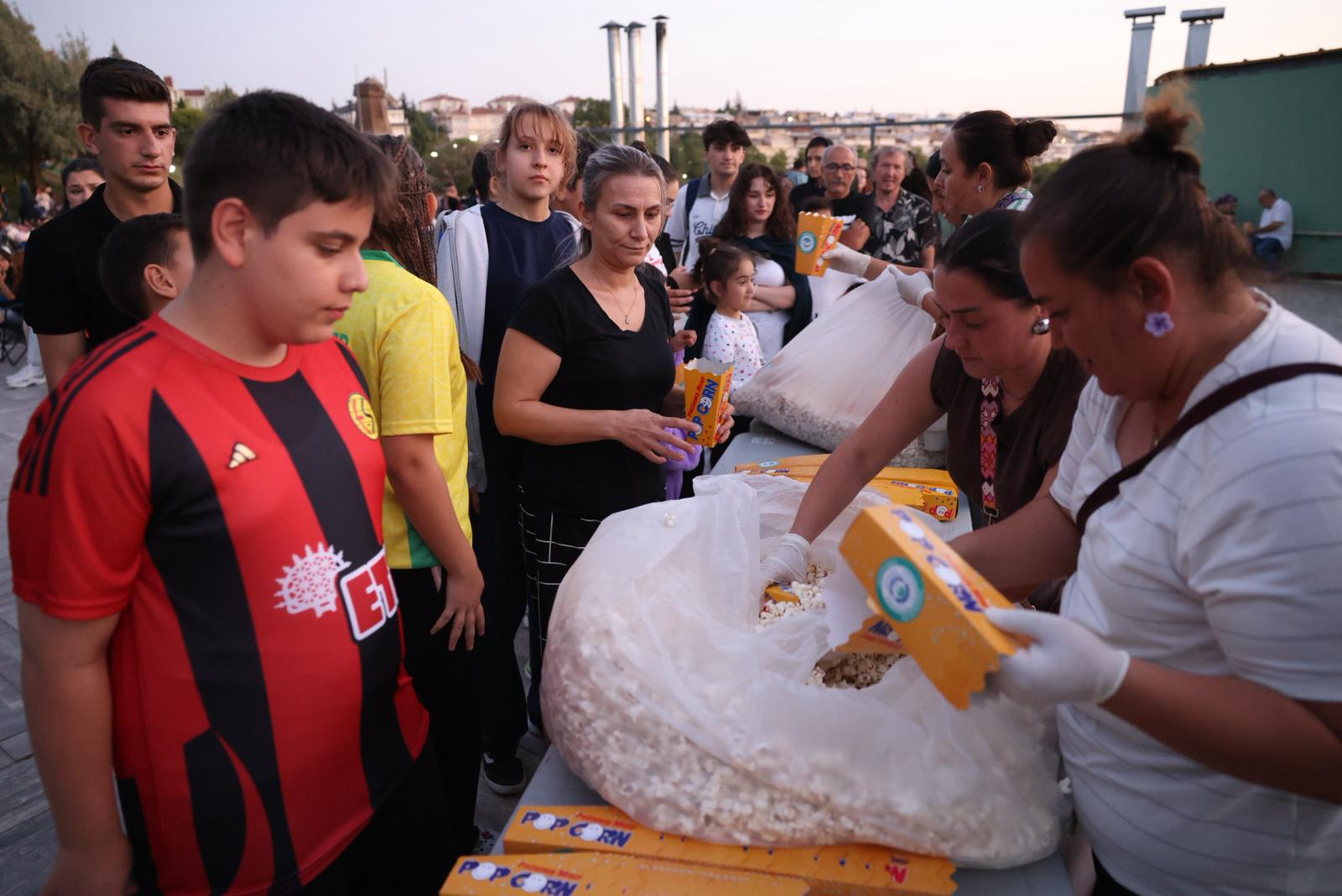 Odunpazarı’nda Yaz Akşamları Sinema Keyfi Devam Ediyor (7)