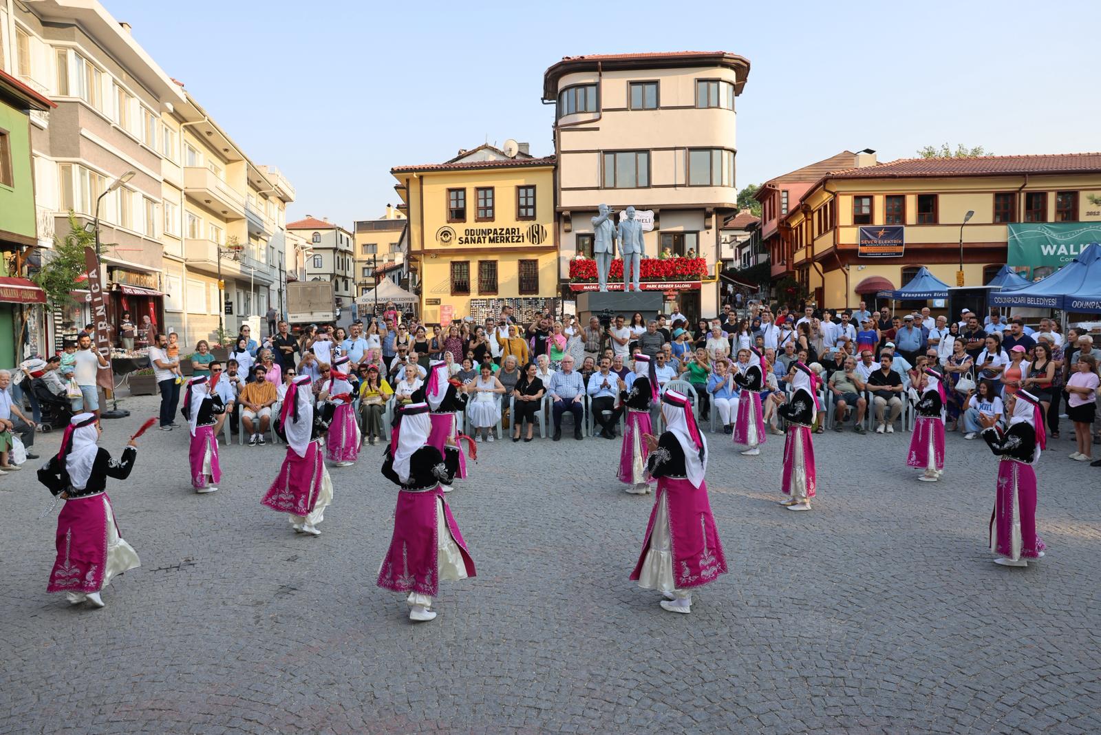 Usta Eller Odunpazarı’nda Buluştu Seramiğin Ateşle Dansı Başladı (7)