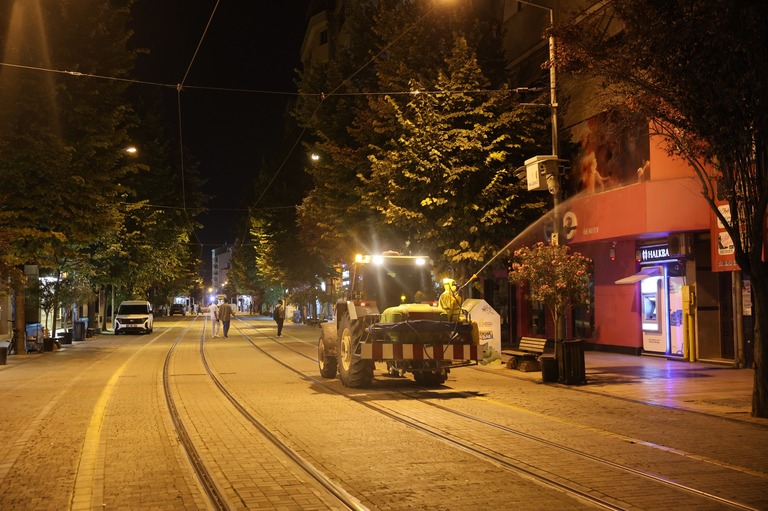 Yeşi̇l Alanlar İçi̇n Gece İlaçlama (1)