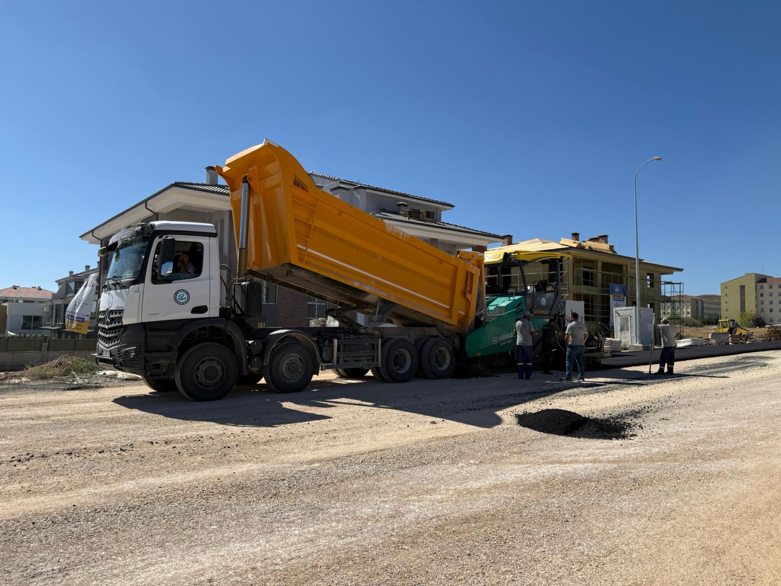 Büyükşehi̇r Eki̇pleri̇nden Yol Çalişmasi (3)