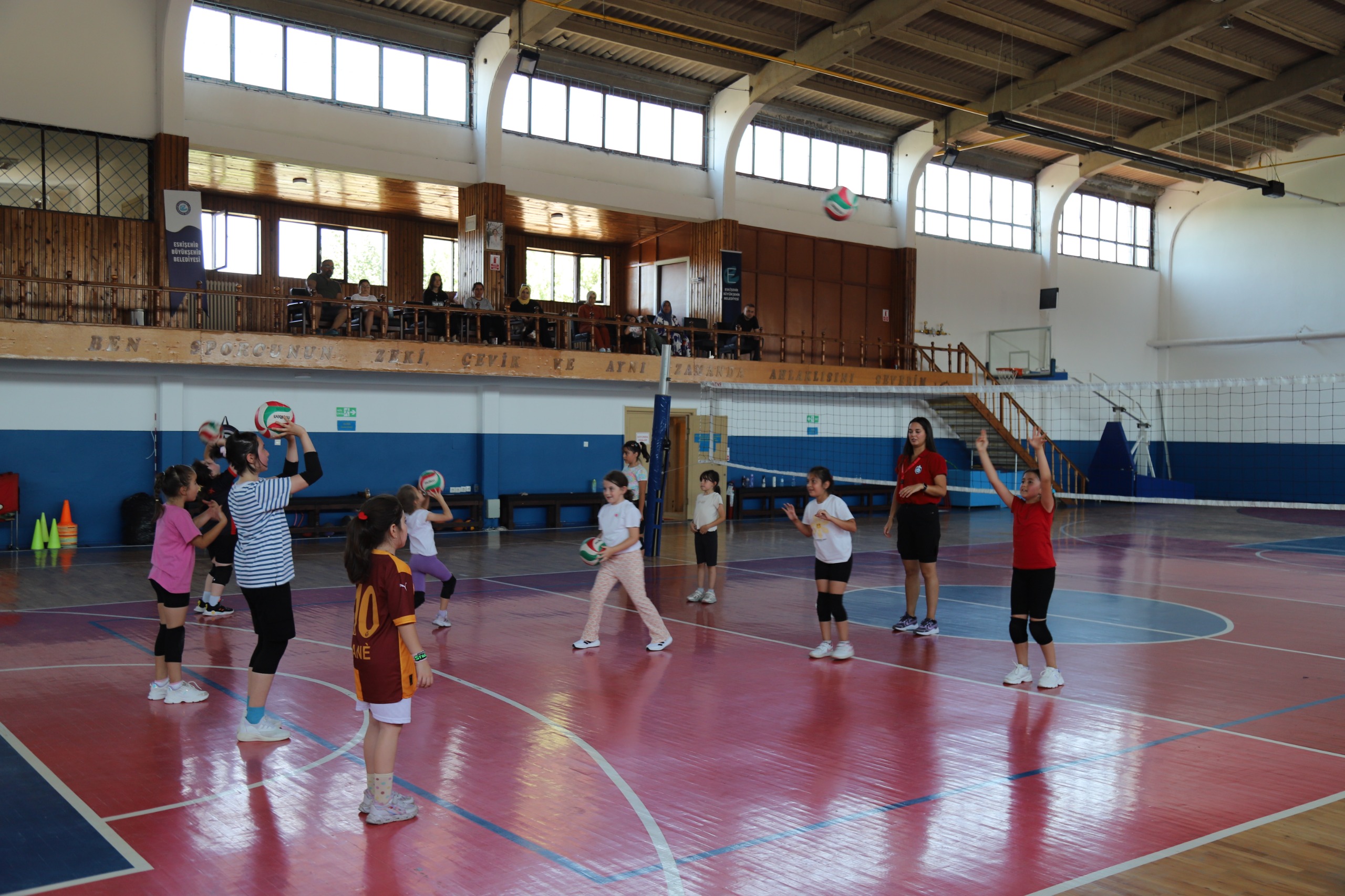Büyükşehi̇r Spor Eği̇ti̇mi̇ Kayitlari Başliyor (1)