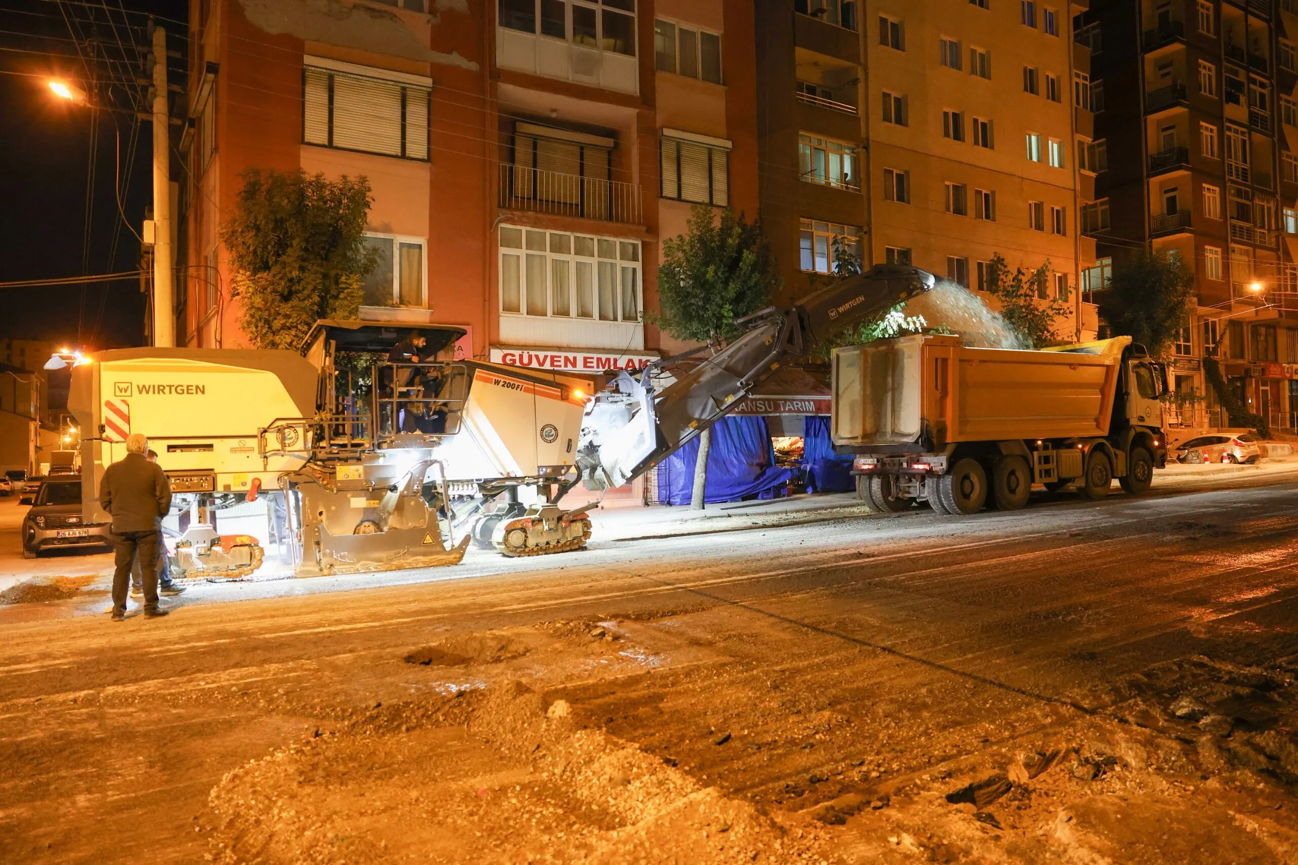 Buyuksehir Yol Yapim Calismalarini Surduruyor 6