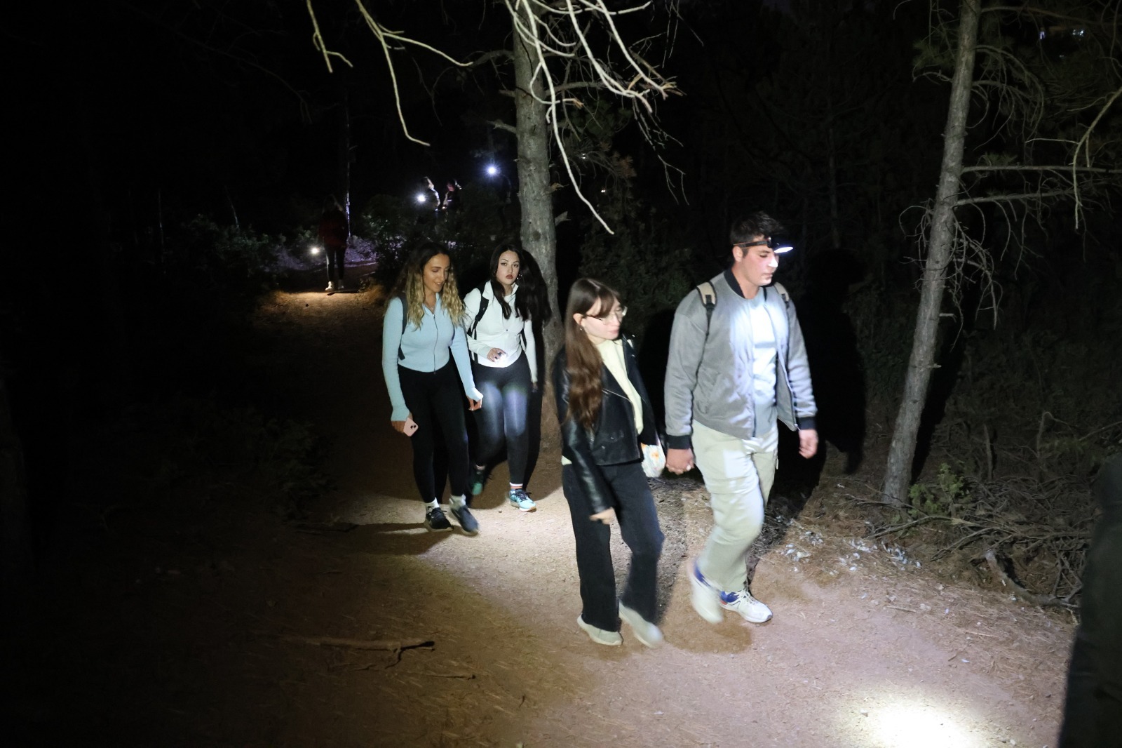 Doğada Gece Yürüyüşüyle Sağlikli Yaşam Vurgusu (2)